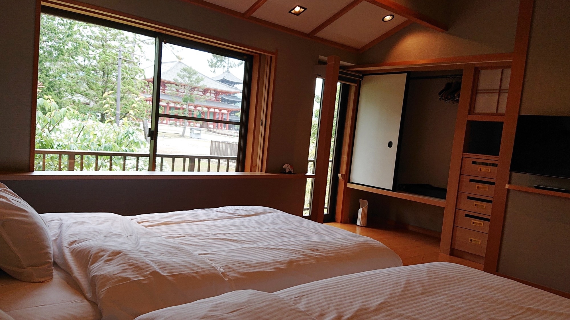 [Non-smoking / special room] Japanese and Western room bed