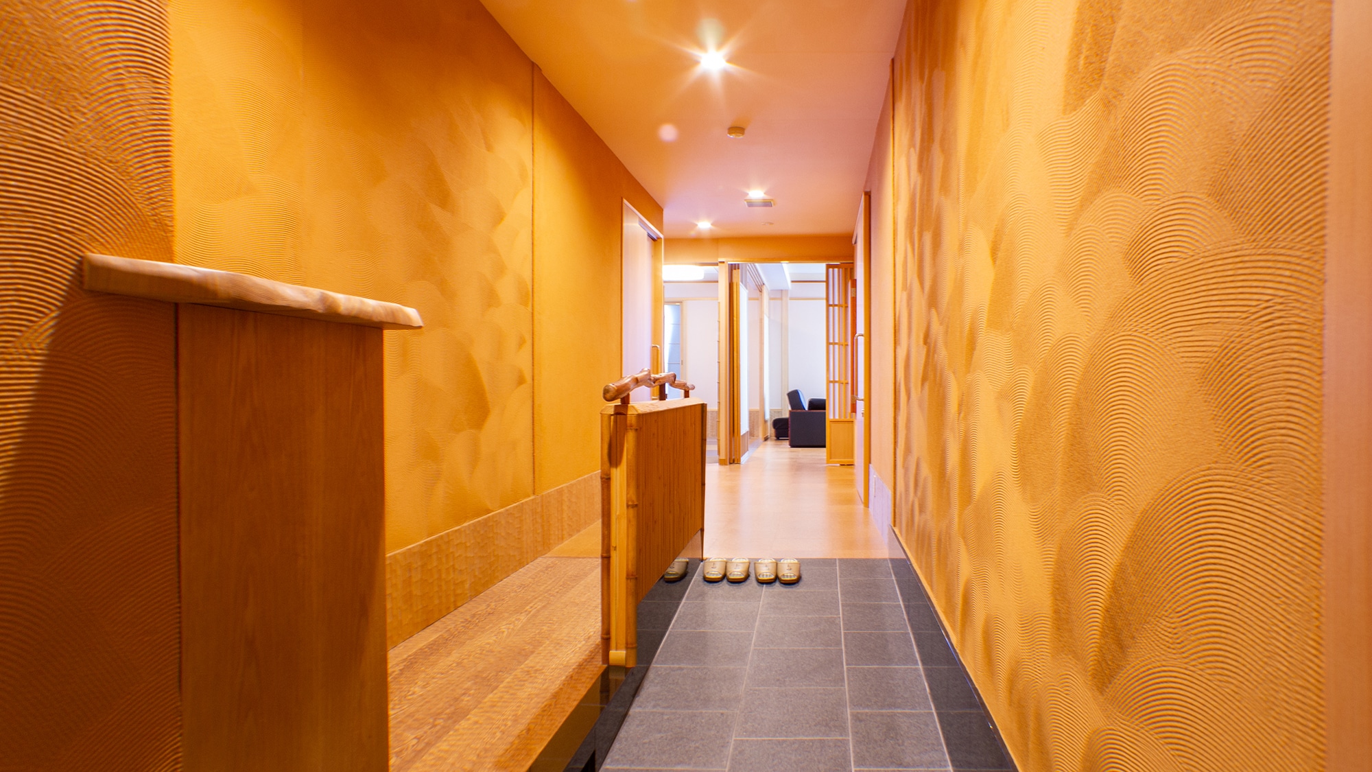 [Main building Jyuraku-kan: Japanese-Western style rooms with barrier-free access] Entrance