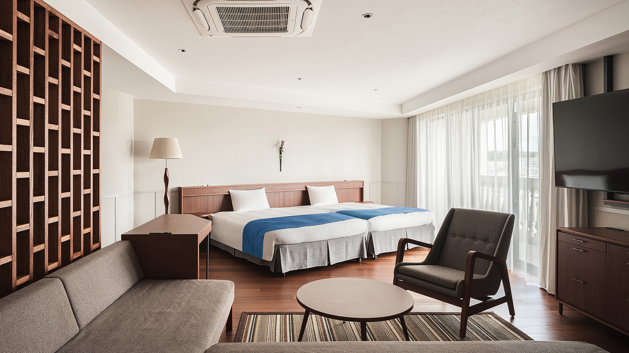 尊贵楼豪华尊贵客房：53.9至57.6平方米，宽敞舒适