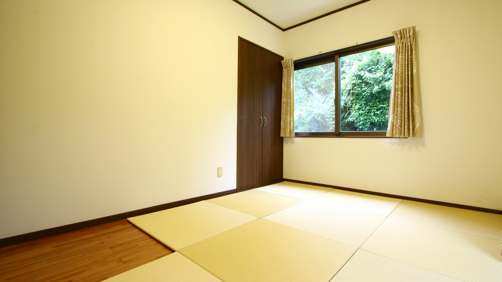 Japanese-style room*