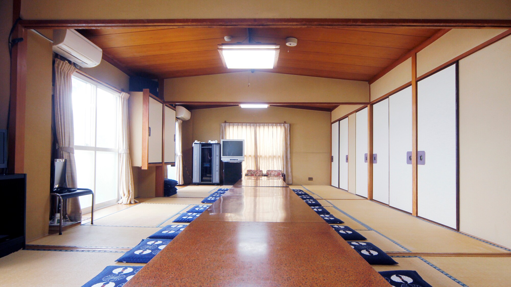 [Hall] Can be used as a banquet hall.