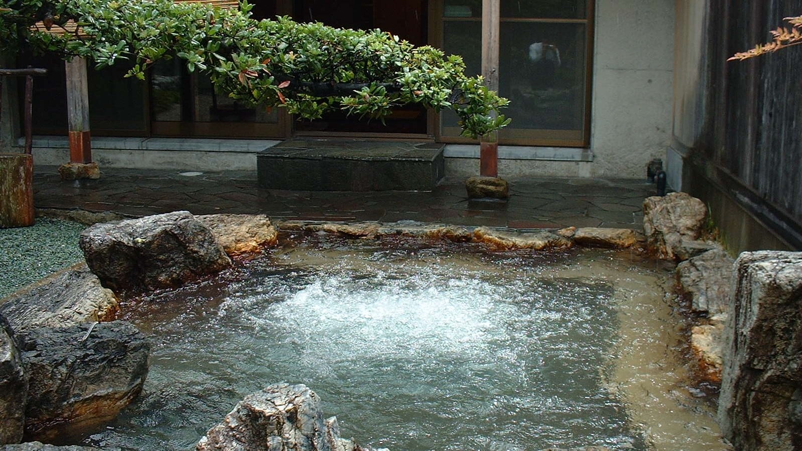Open-air bath 16:9