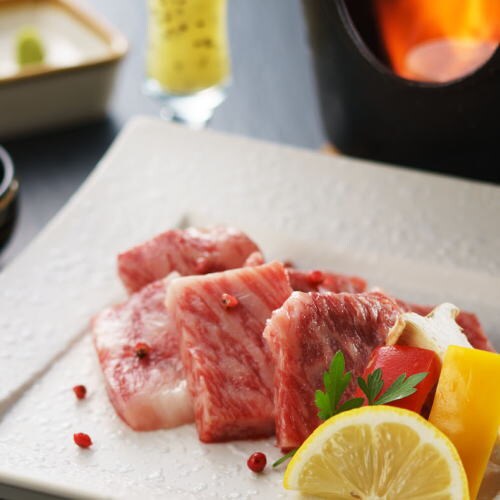 The Wagyu beef teppanyaki can be further enhanced with the brand salt from the neighboring town of Yamakita.