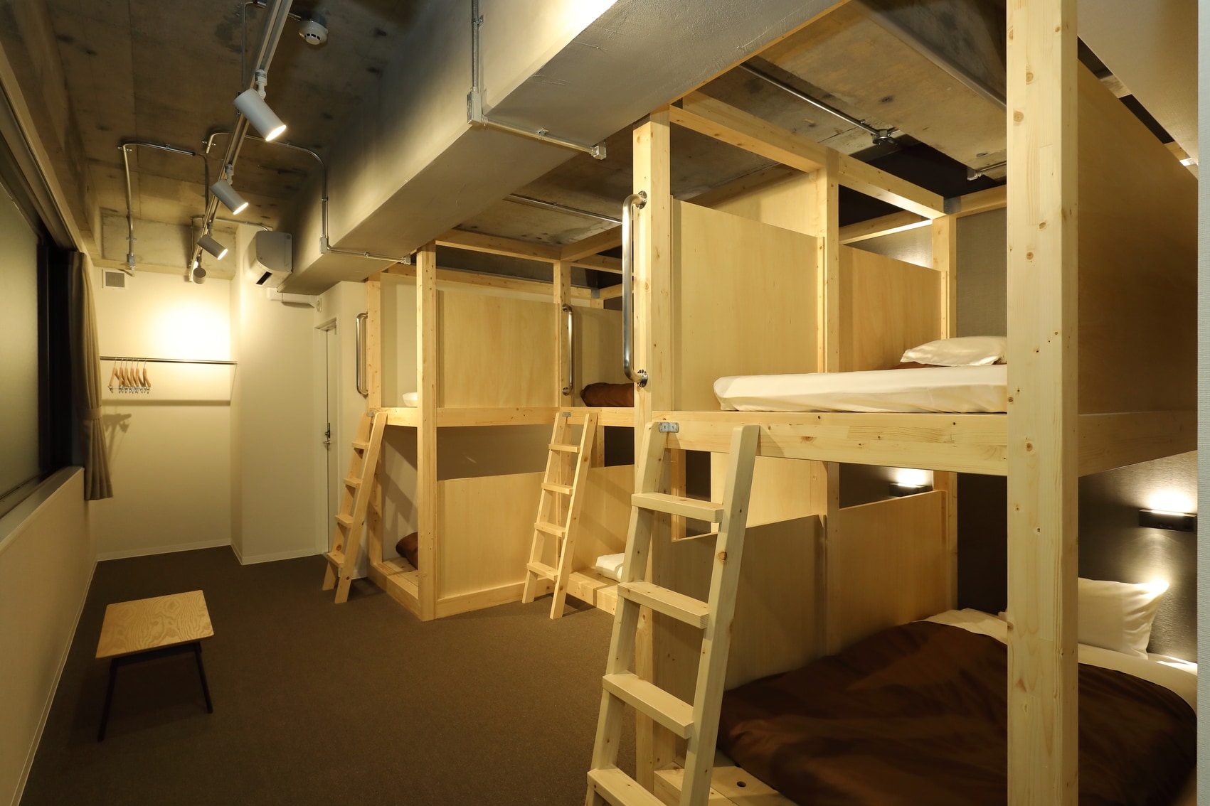 Private room (maximum 6 people, shared bathroom and toilet)