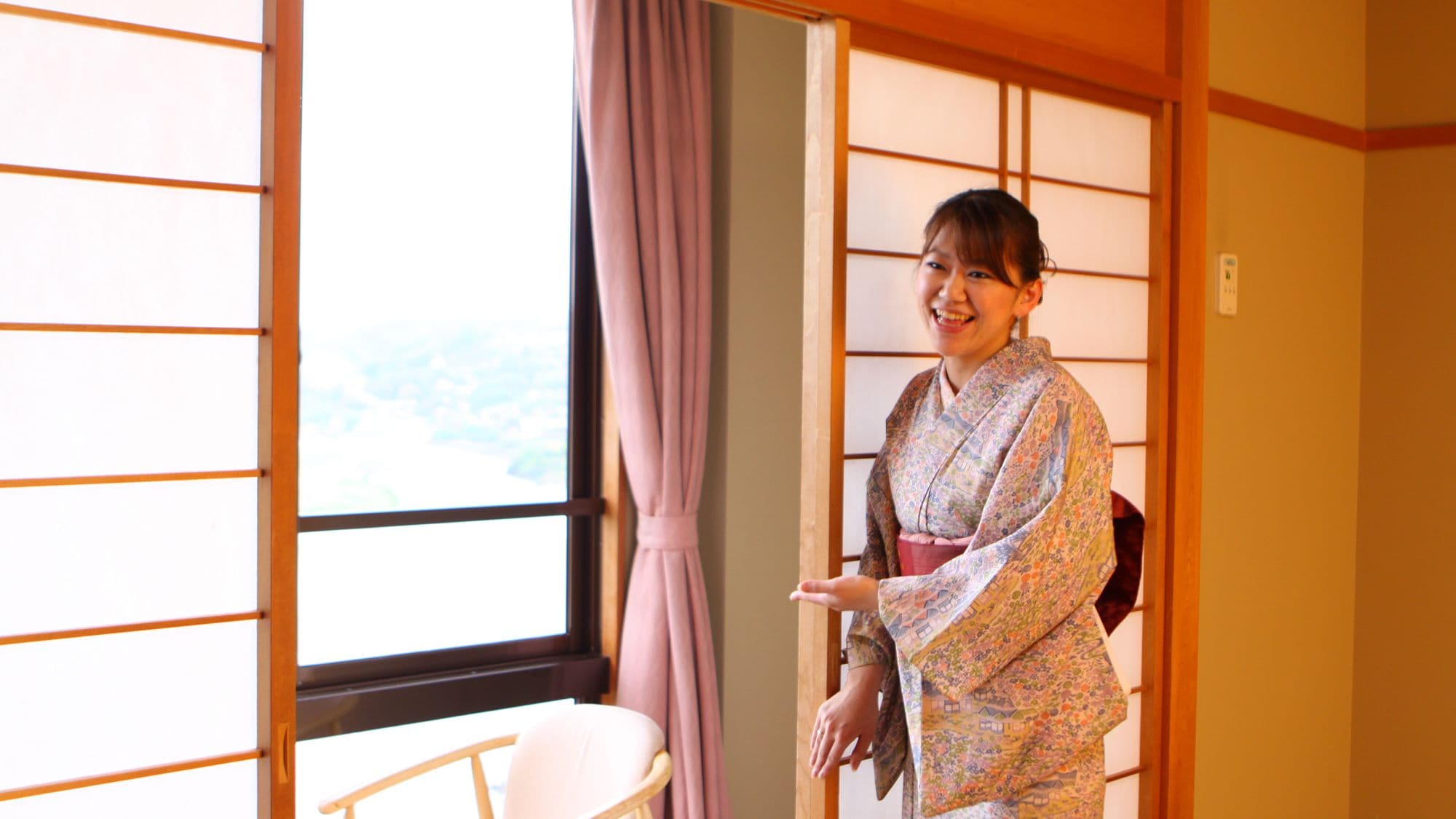□Welcome to Yoshinotei. Please enjoy the wonderful view of the Tenryu River from your room.