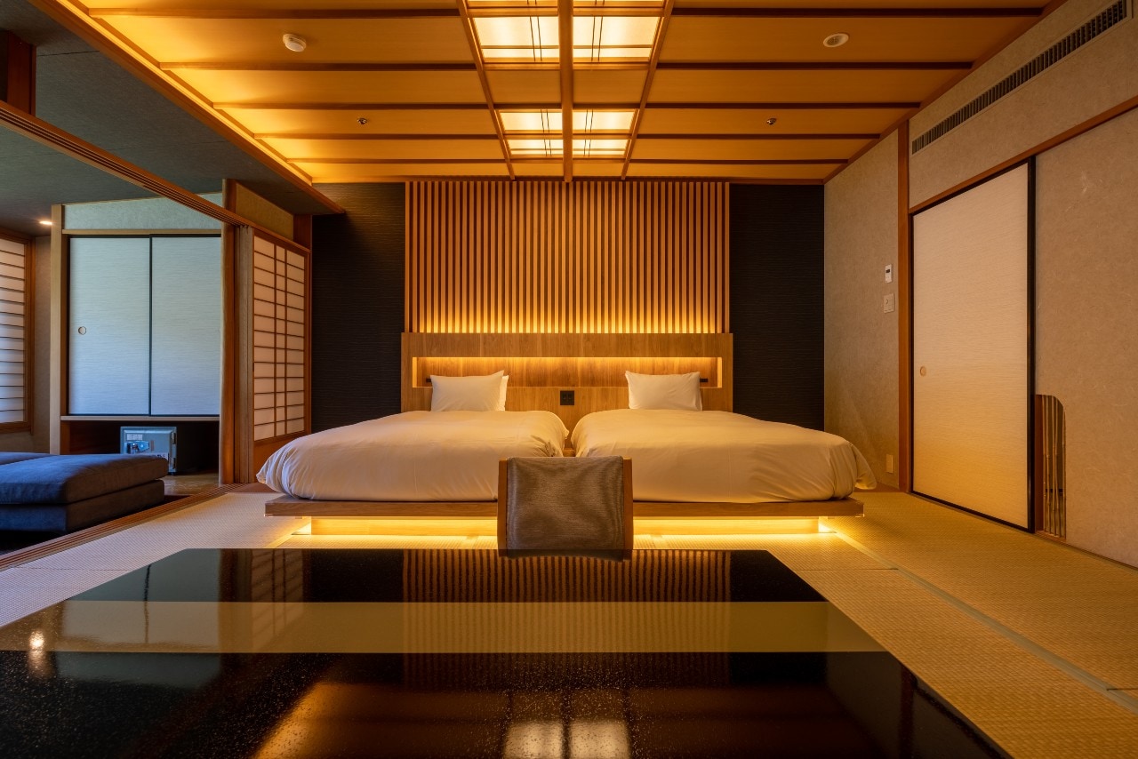 [River side] Example of Japanese-Western room (10 tatami Japanese-style room + twin bed)