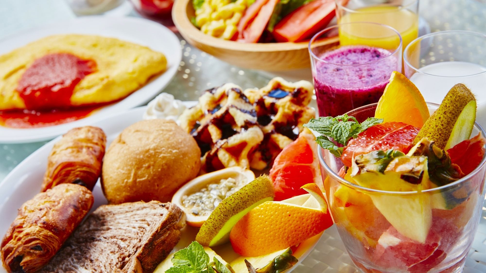 [Nhà hàng khách sạn/Bữa sáng màu xanh san hô] Buffet với thực đơn đa dạng, từ ẩm thực địa phương của đảo đến ẩm thực Nhật Bản và phương Tây.