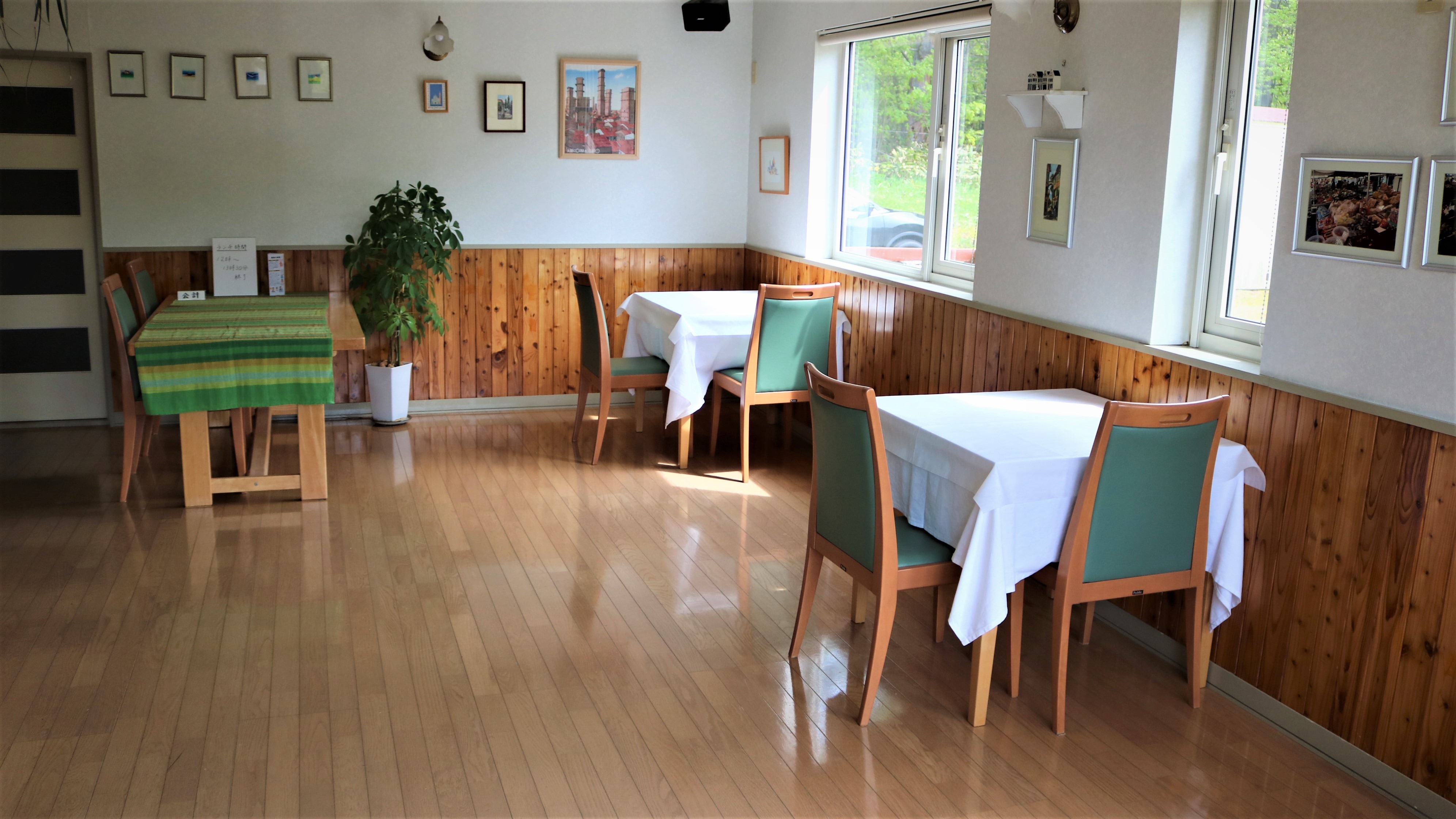 Dining scene