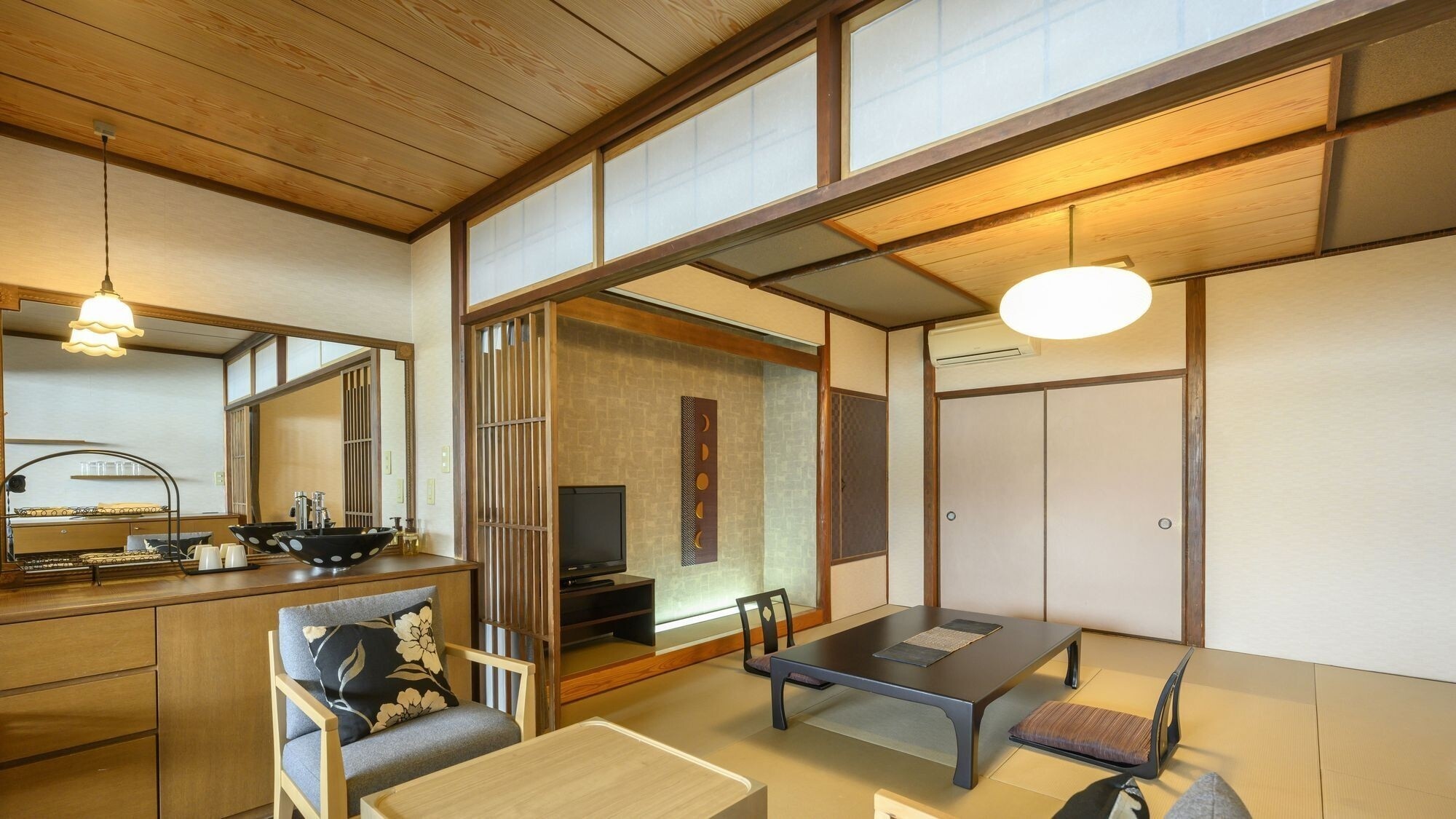 Japanese-style room with open-air bath (8 tatami mats) (Ocean view)
