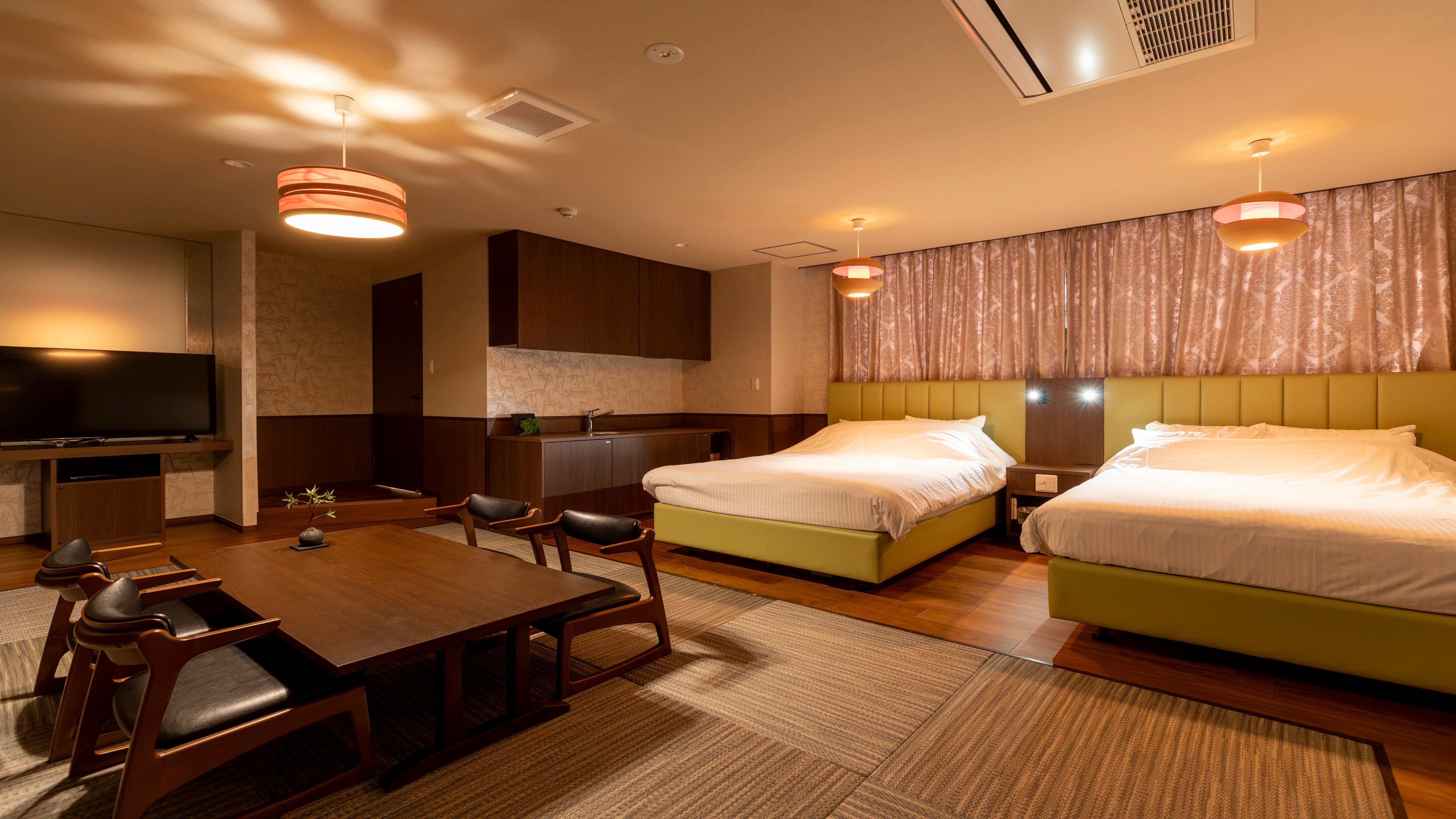 [Suite Room with Japanese-style Bath, 2nd Floor - K] Japanese-Western style twin bedroom (2nd floor) 45㎡