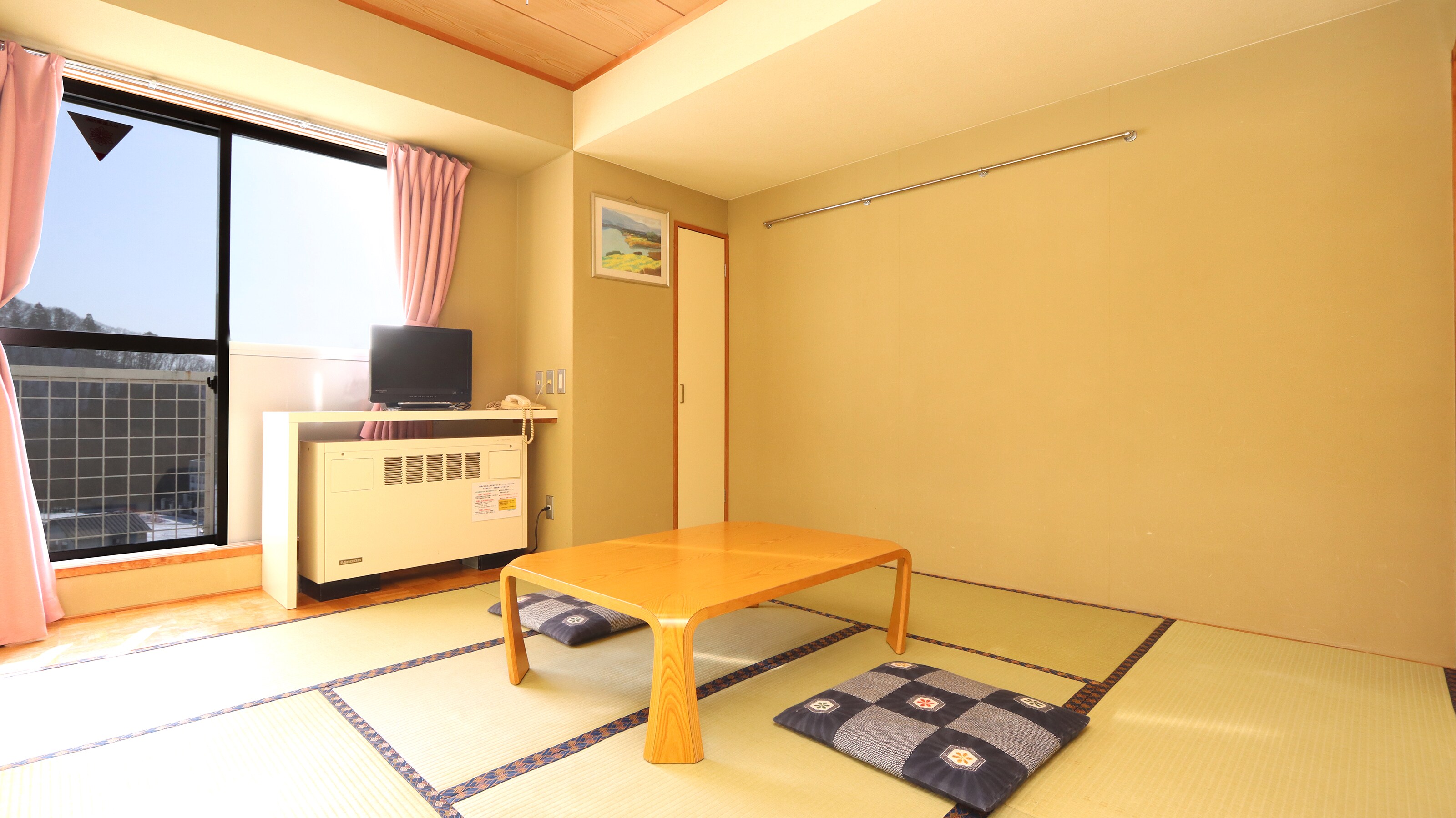 [景觀優美的日式房間，有浴室和廁所]