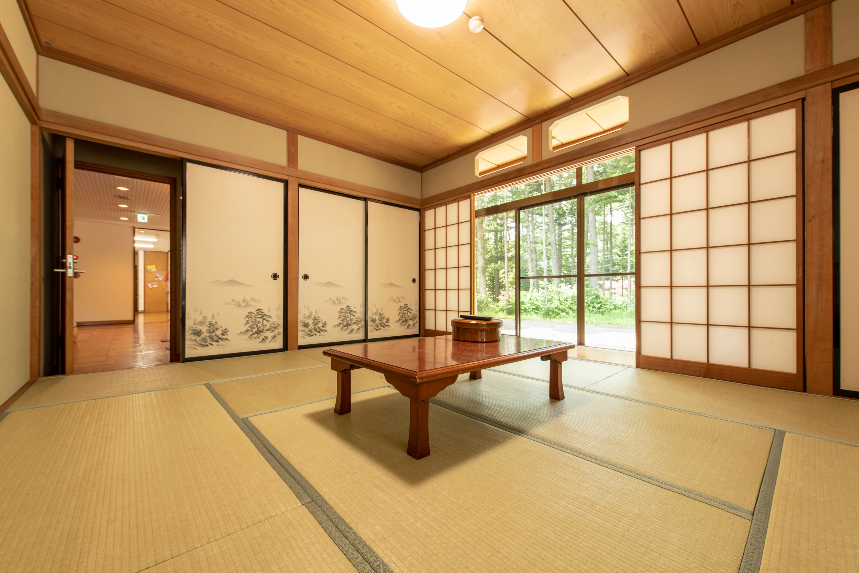 [Non-smoking] Japanese-style room 10 tatami mats 1-5 people (shared bath and toilet)