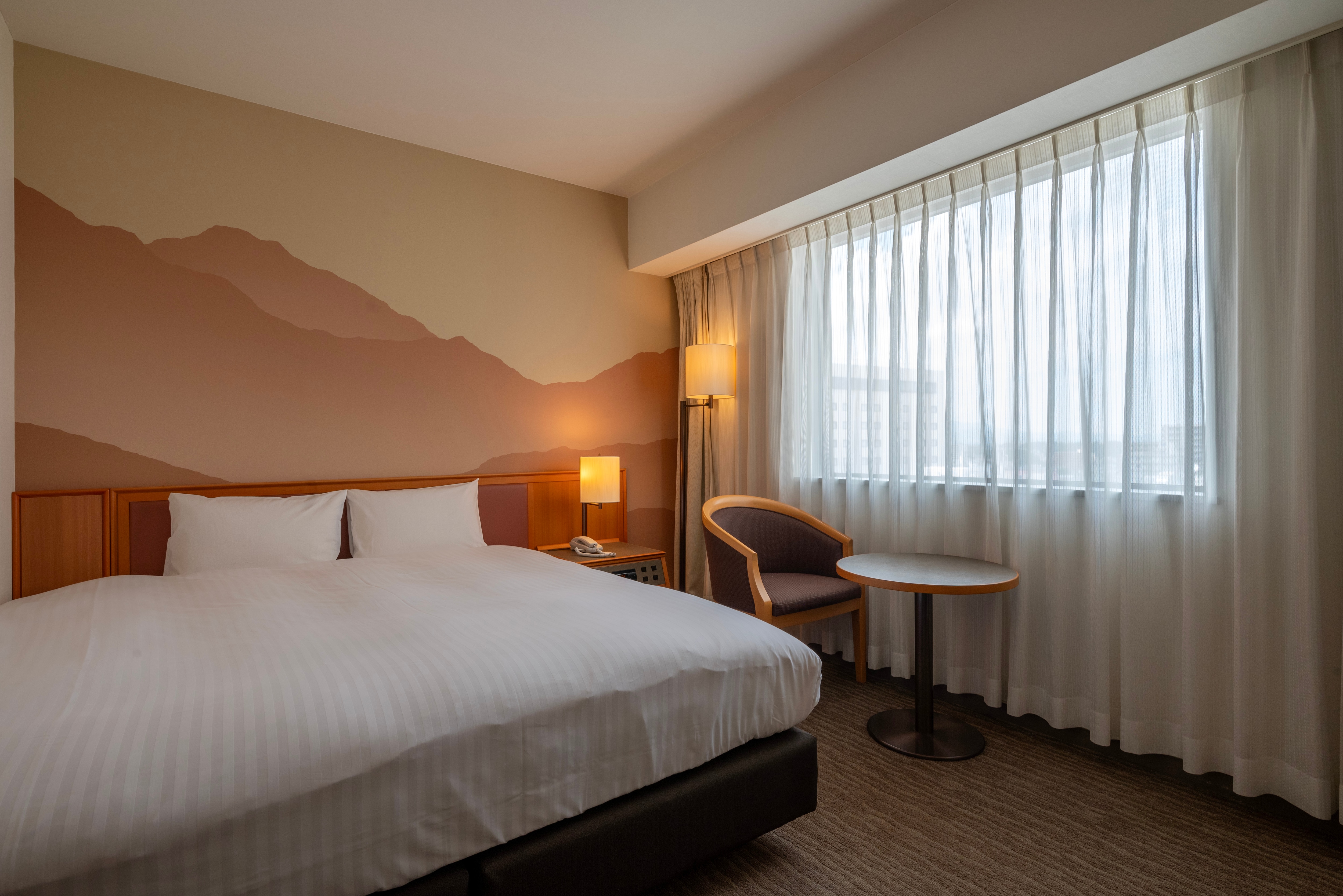 [雙人房] 配備一張寬180cm的加大雙人床