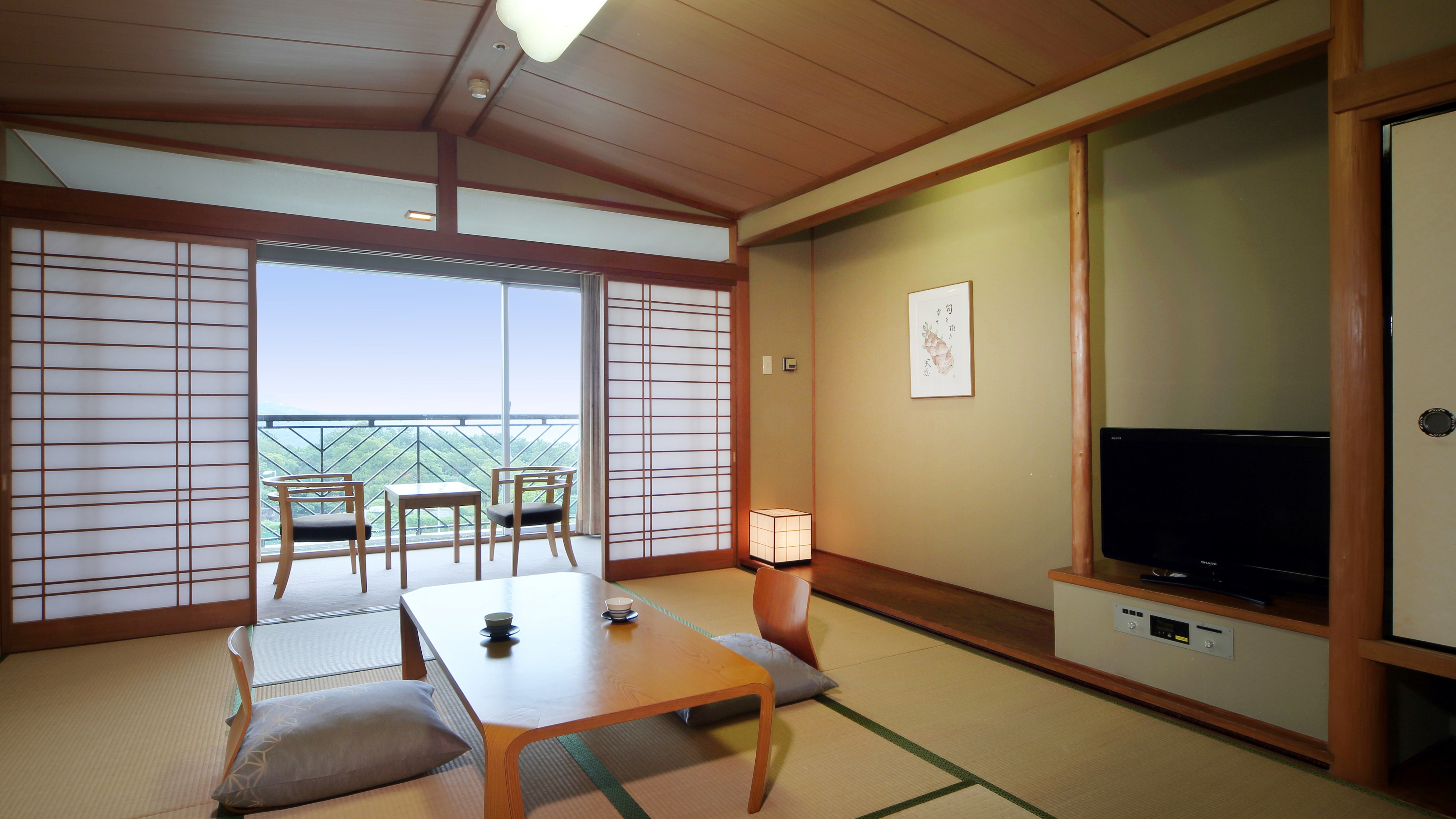 [Sunset Japanese-style Room] 1st floor ocean view / 11 tatami mats ■ Capacity 5 people