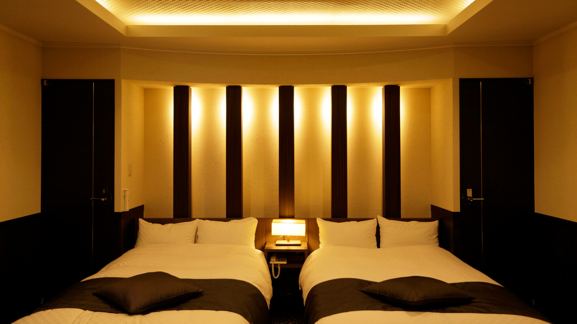 Western-style room with open-air bath