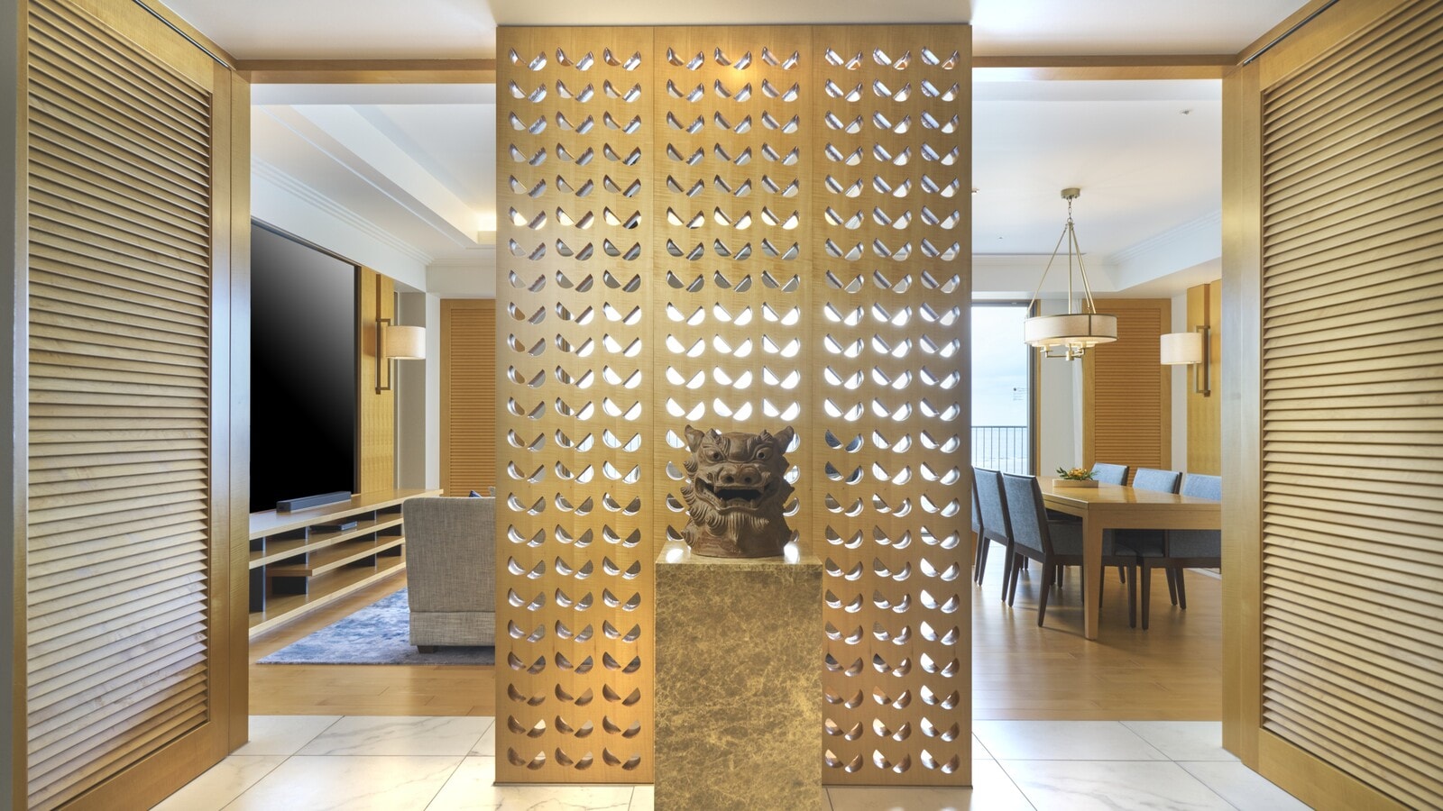 [Guest room entrance/Royal Suite]