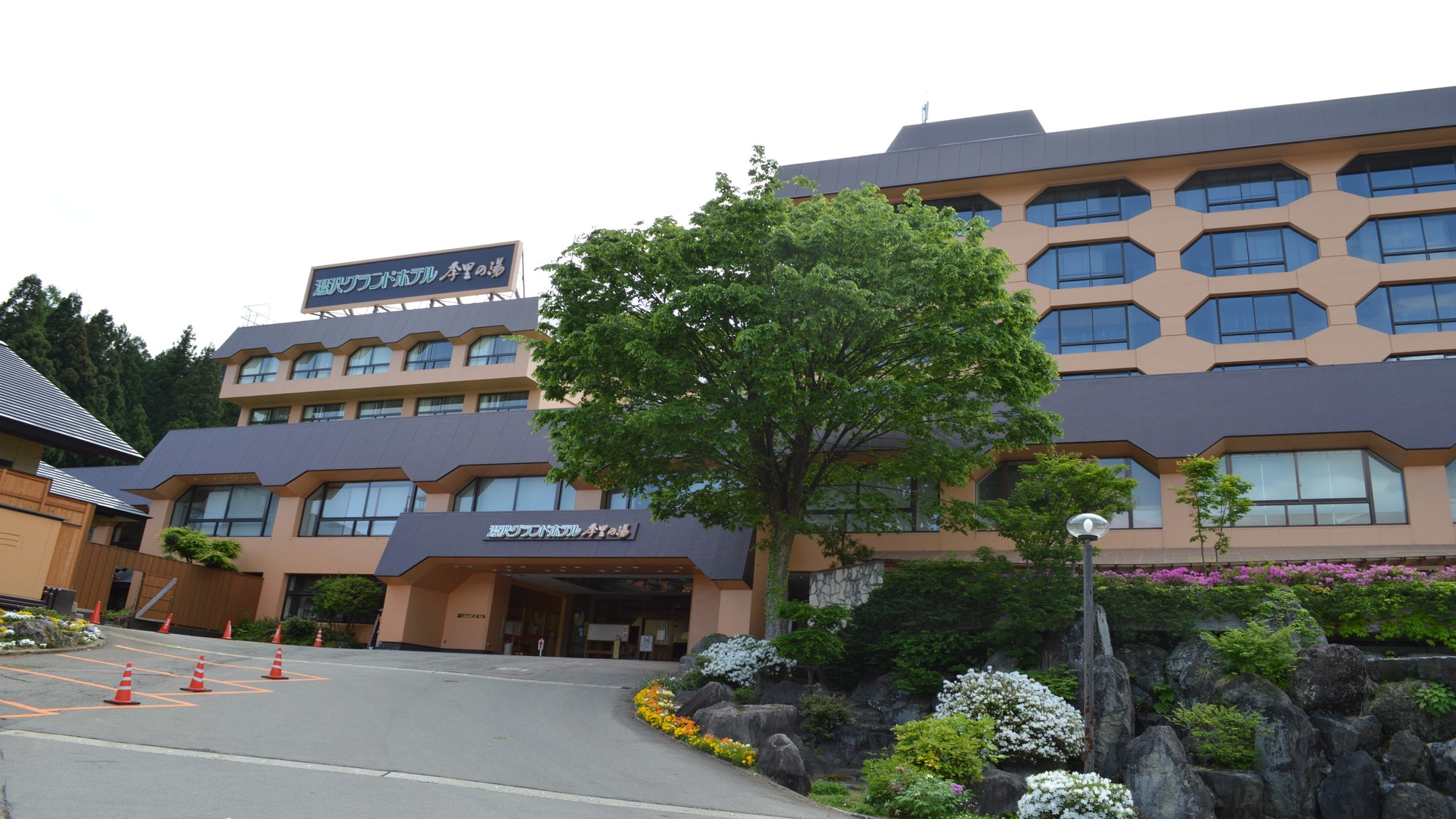 Musim semi eksterior hotel