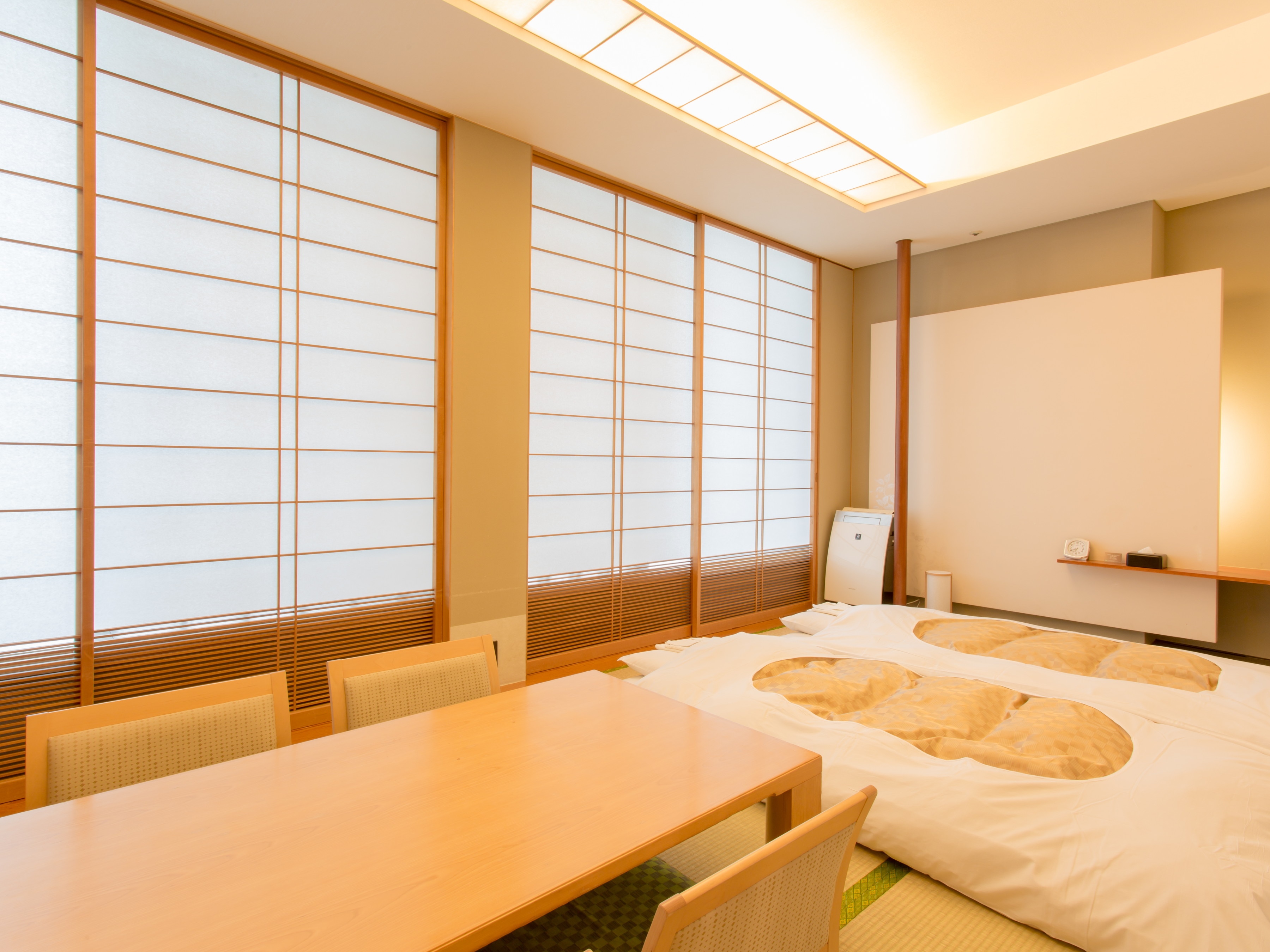Kamar bergaya Jepang (9 tikar tatami, menghadap Istana Kekaisaran, kamar mandi dan toilet terpisah)