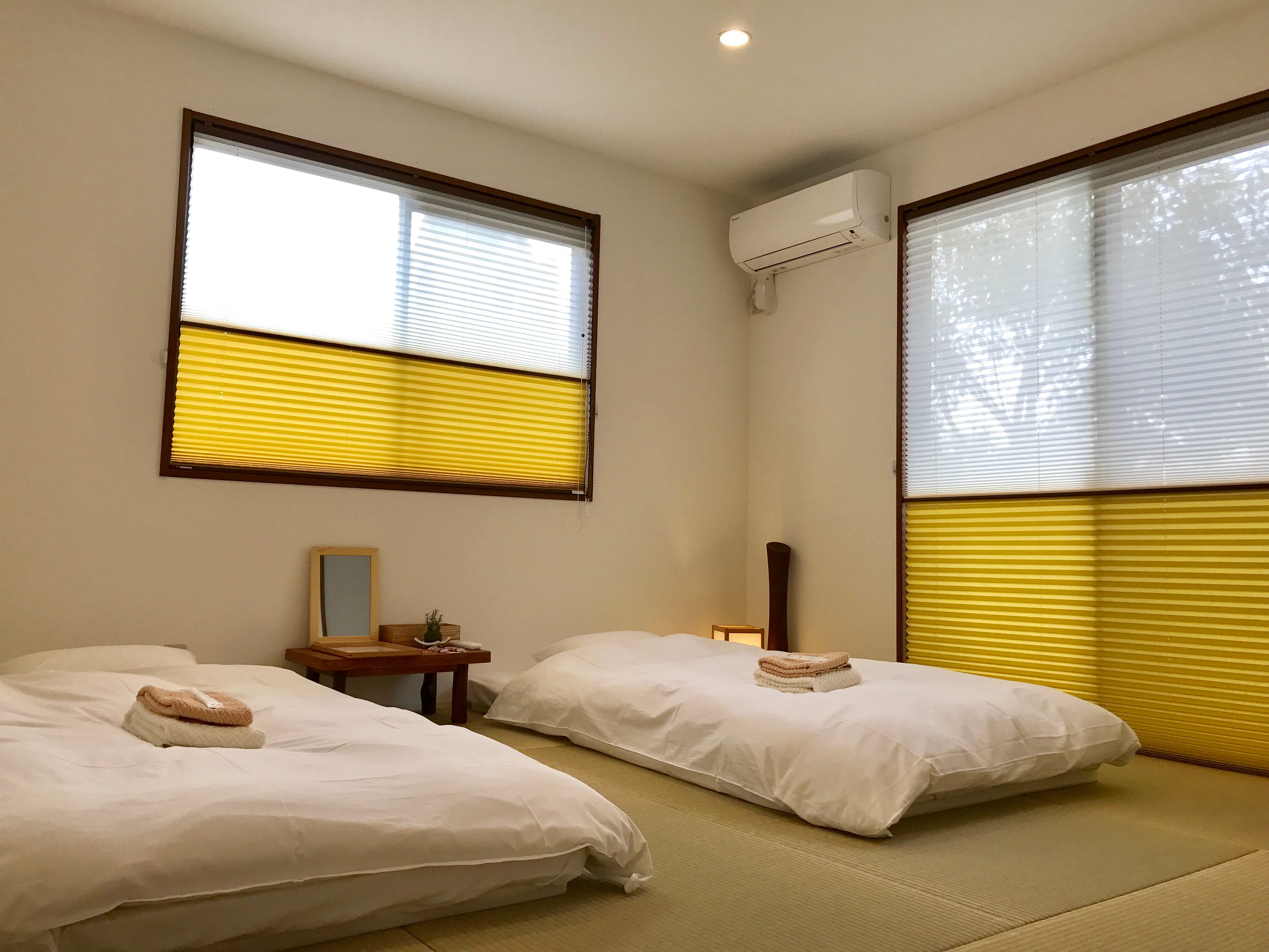 Lotus flower in an 8-tatami room with a balcony