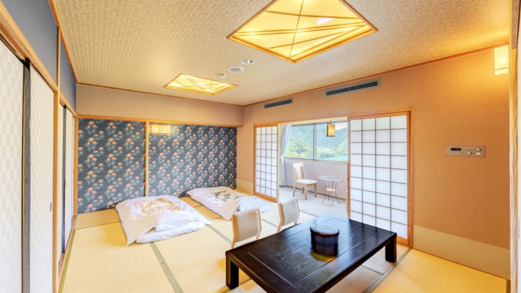 *[Ví dụ về phòng kiểu Nhật] Chúng tôi có phòng đơn với 12 chiếu tatami và phòng đôi với 6 chiếu tatami.