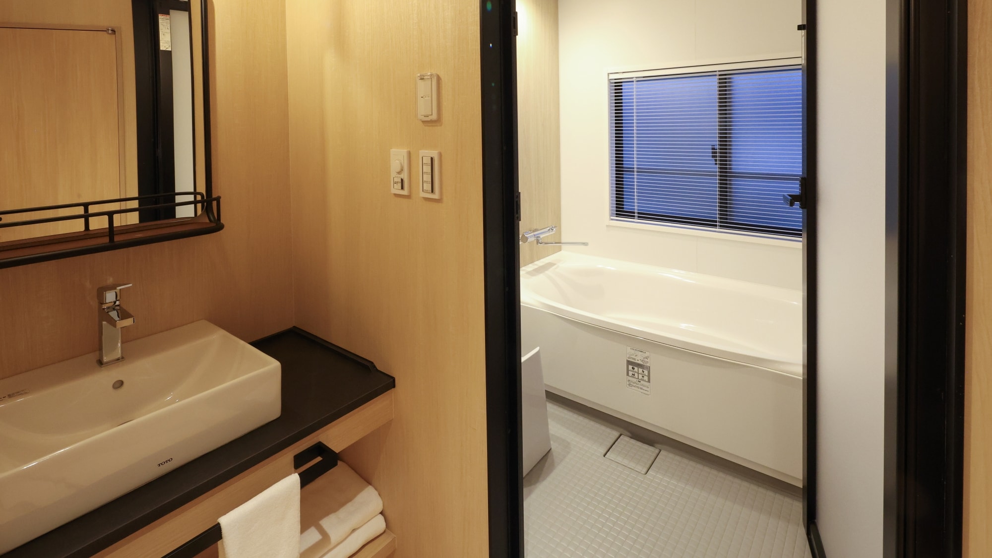 ห้องเตียงคู่พร้อมอ่างอาบน้ำ