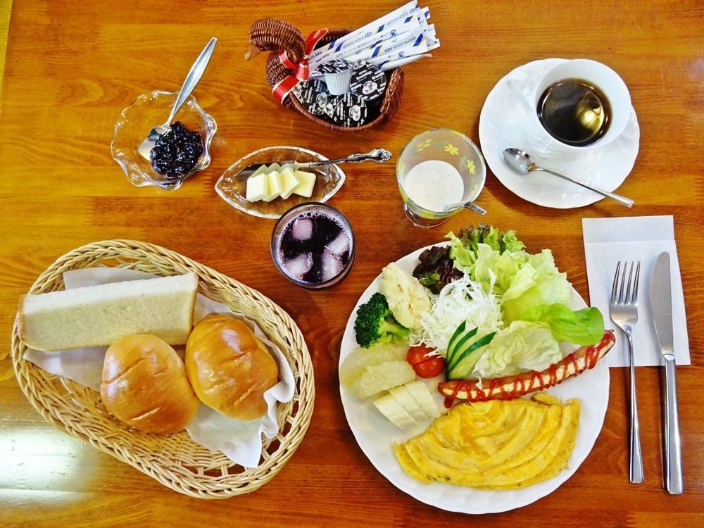 This is Yamasan's breakfast set.