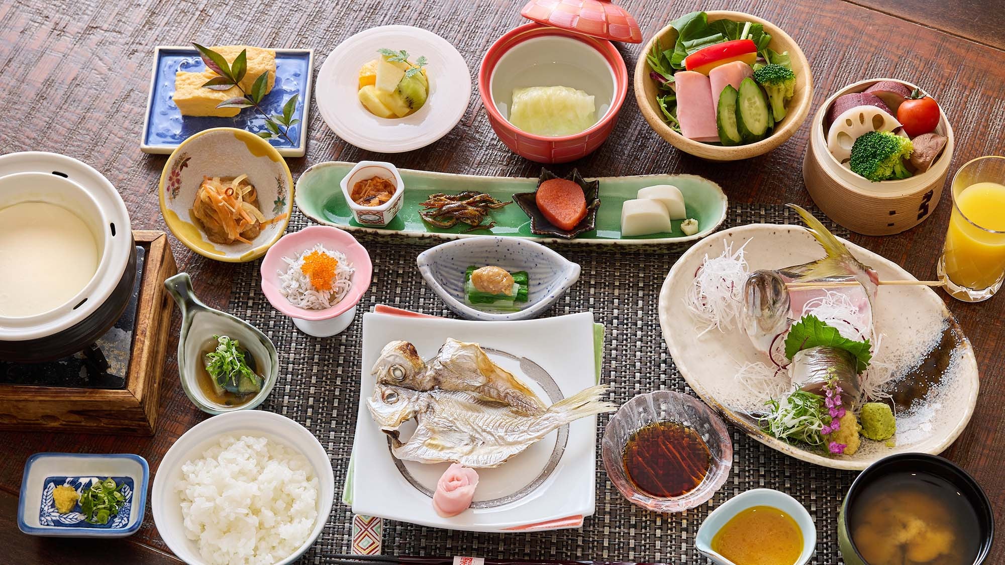 ・[早餐例]以米飯、味噌湯、雞蛋為主的日式早餐