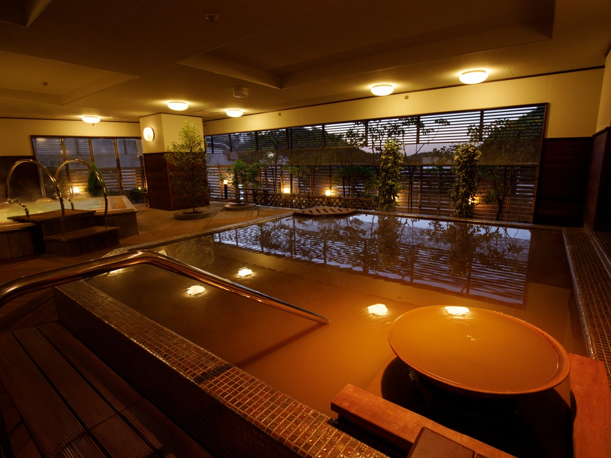Large communal bath image 2
