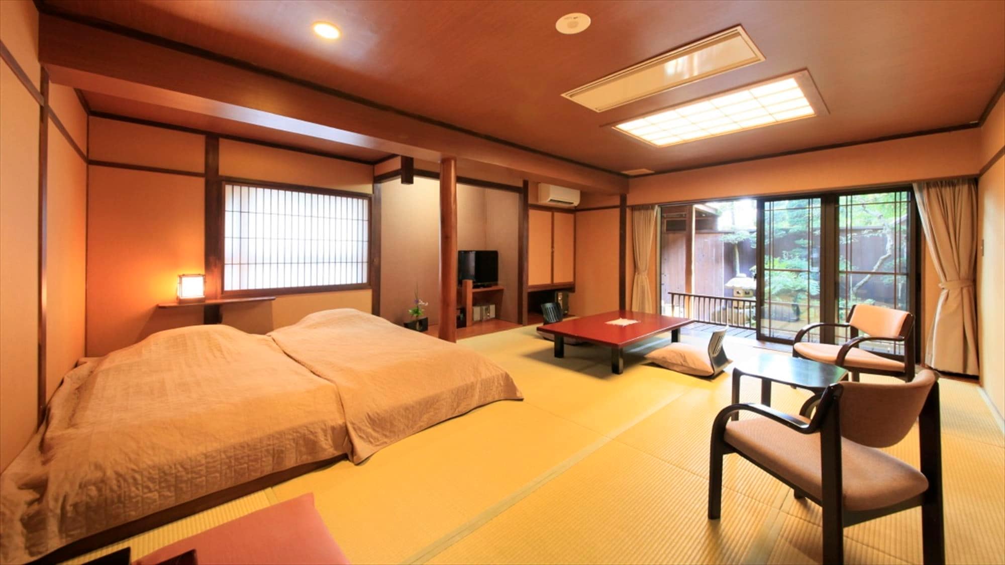 [สีส้ม] ห้องที่มีเตียงเตี้ยสไตล์ญี่ปุ่น 18 เสื่อทาทามิ