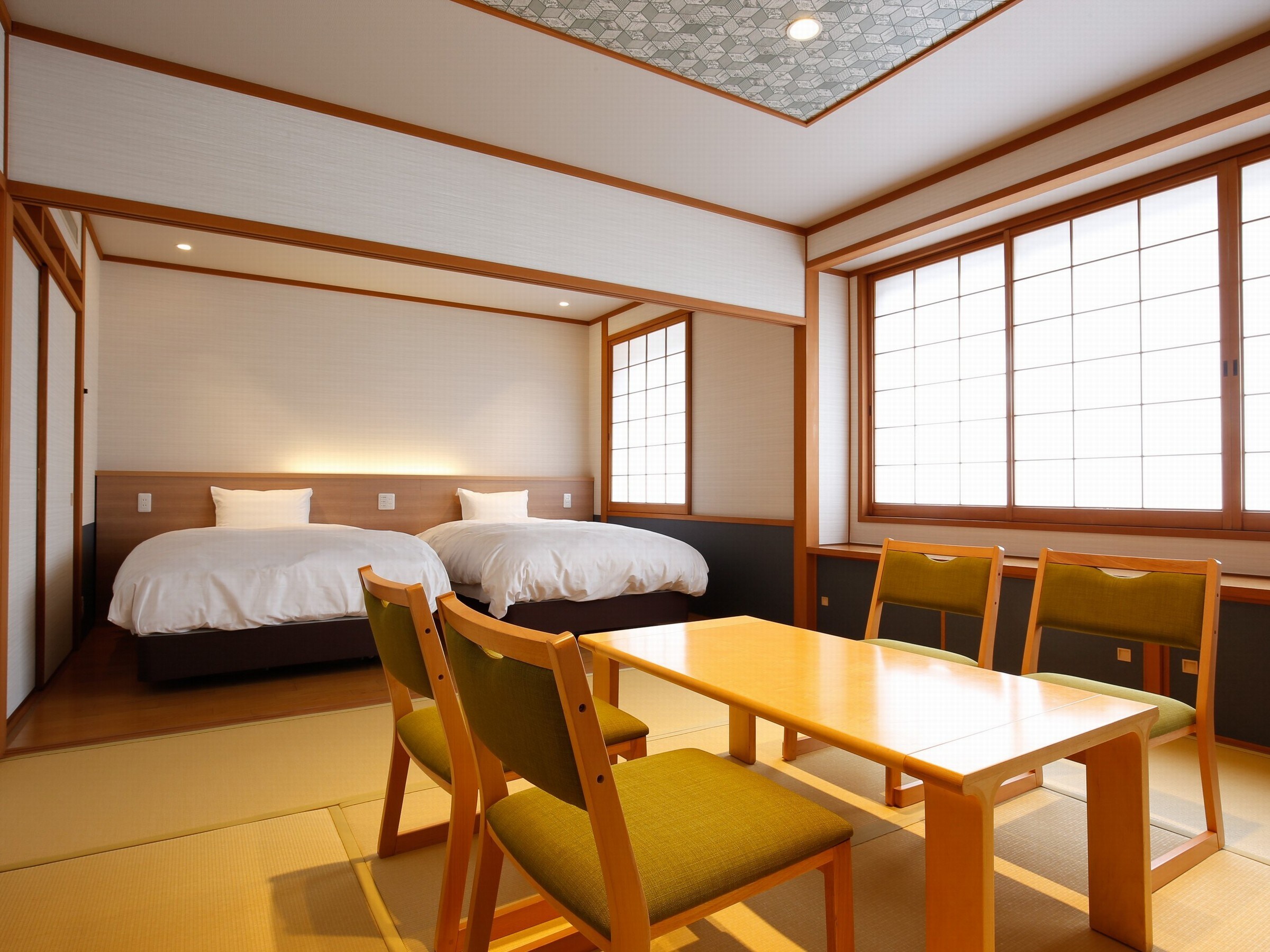 New building: spacious Japanese-Western style room - overall