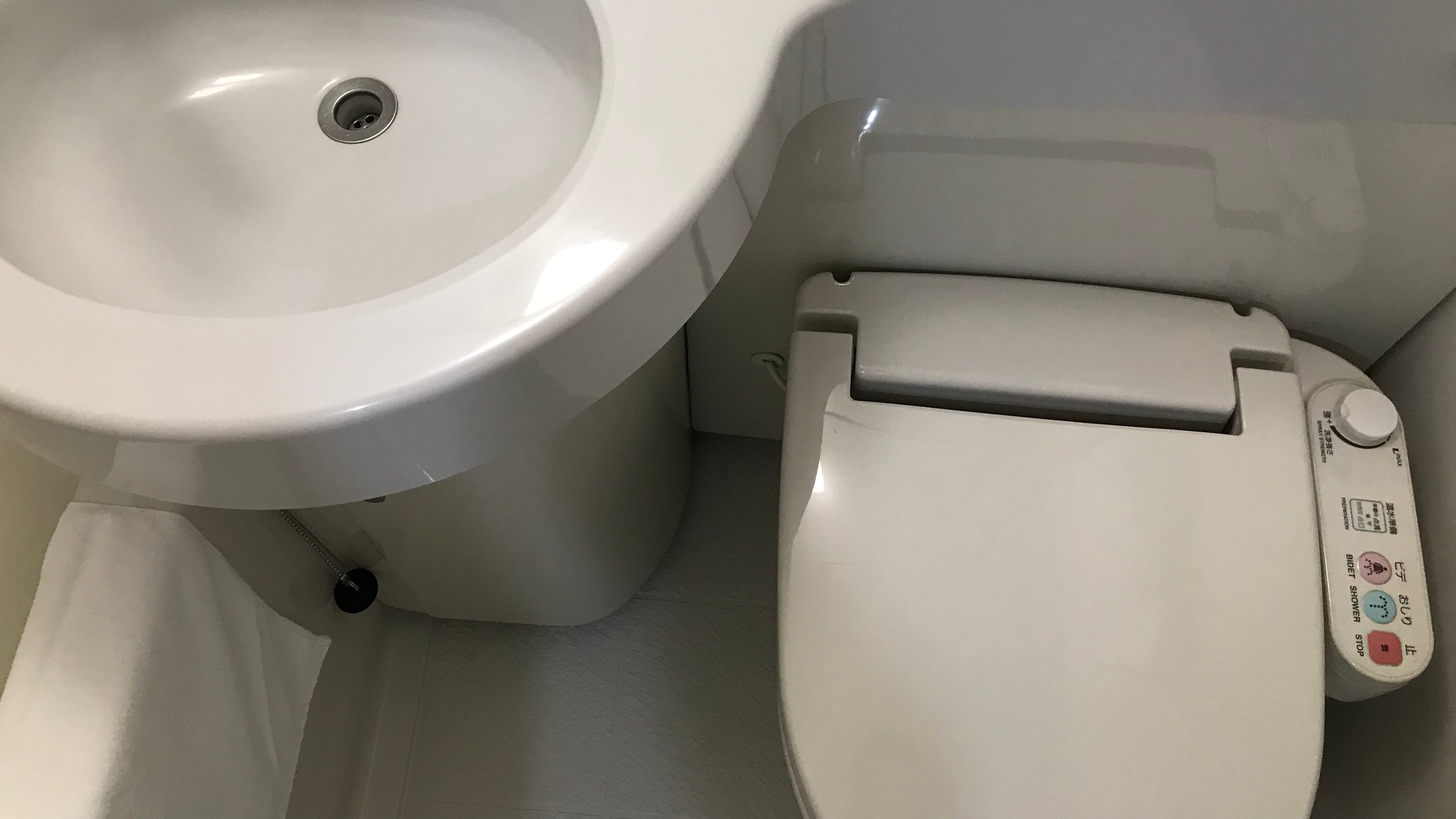 Toilet with cleaning function