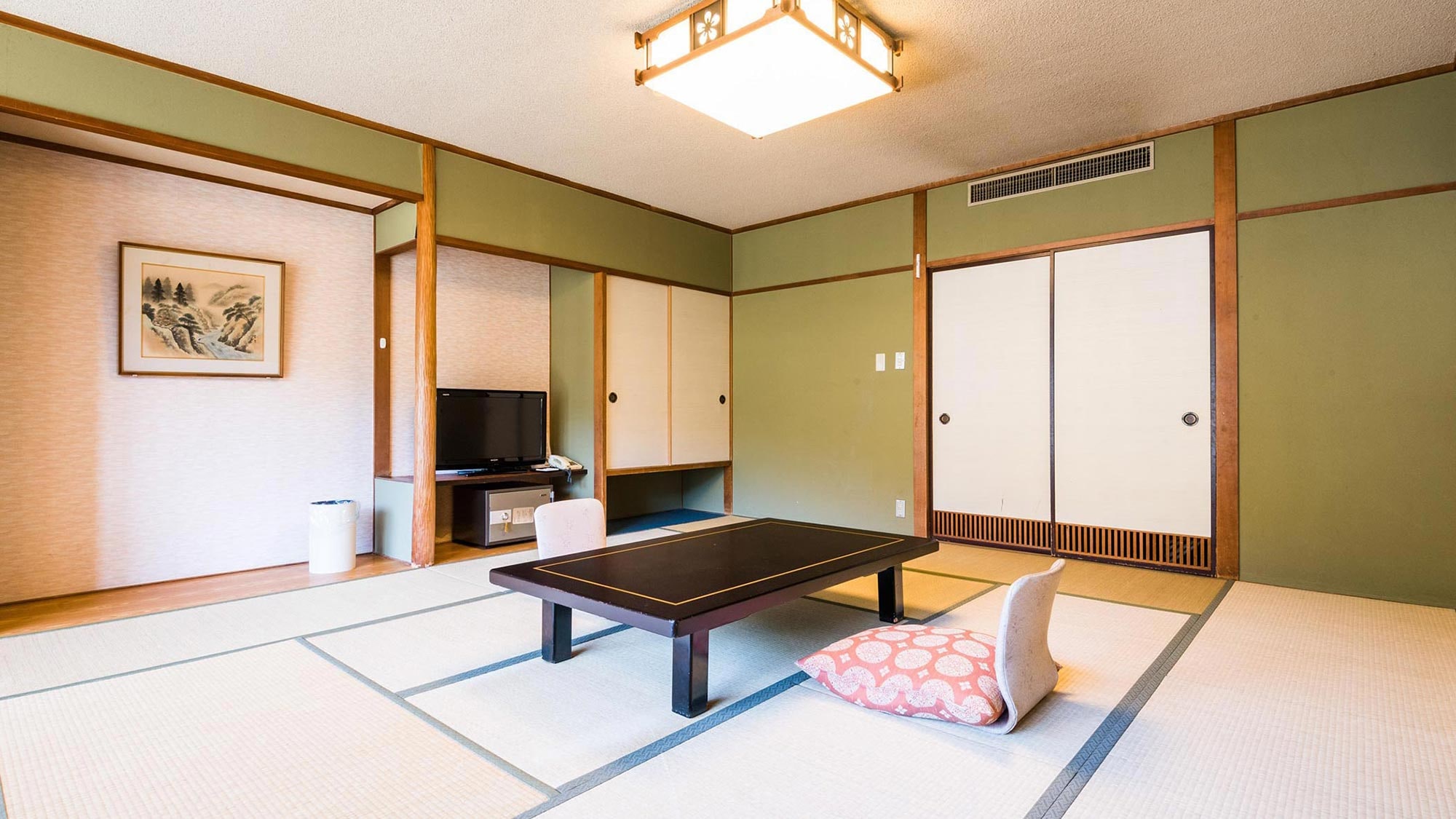 □ Non-smoking □ 12 tatami Japanese-style room (example)