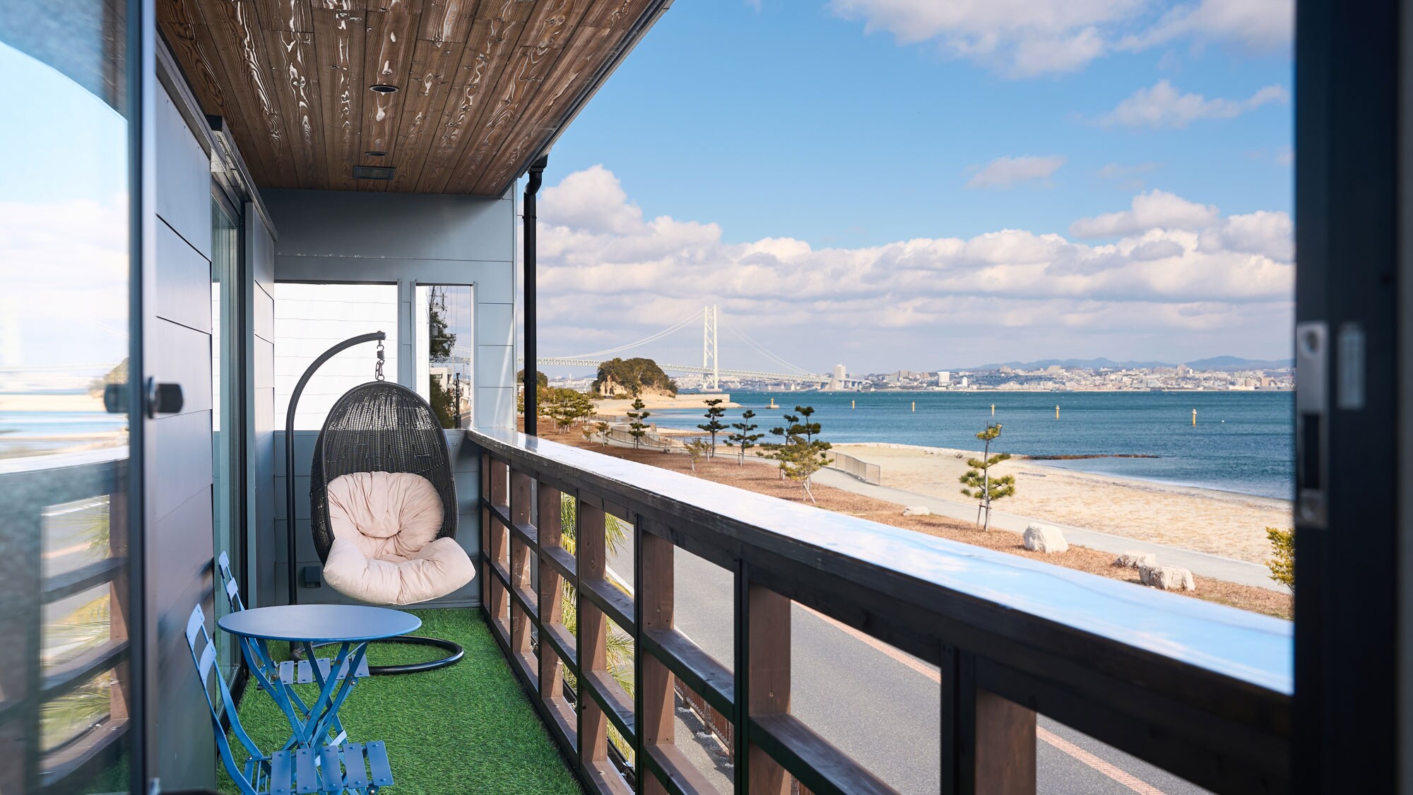On a clear day, you can see the Akashi Kaikyo Bridge and downtown Kobe from the terrace.