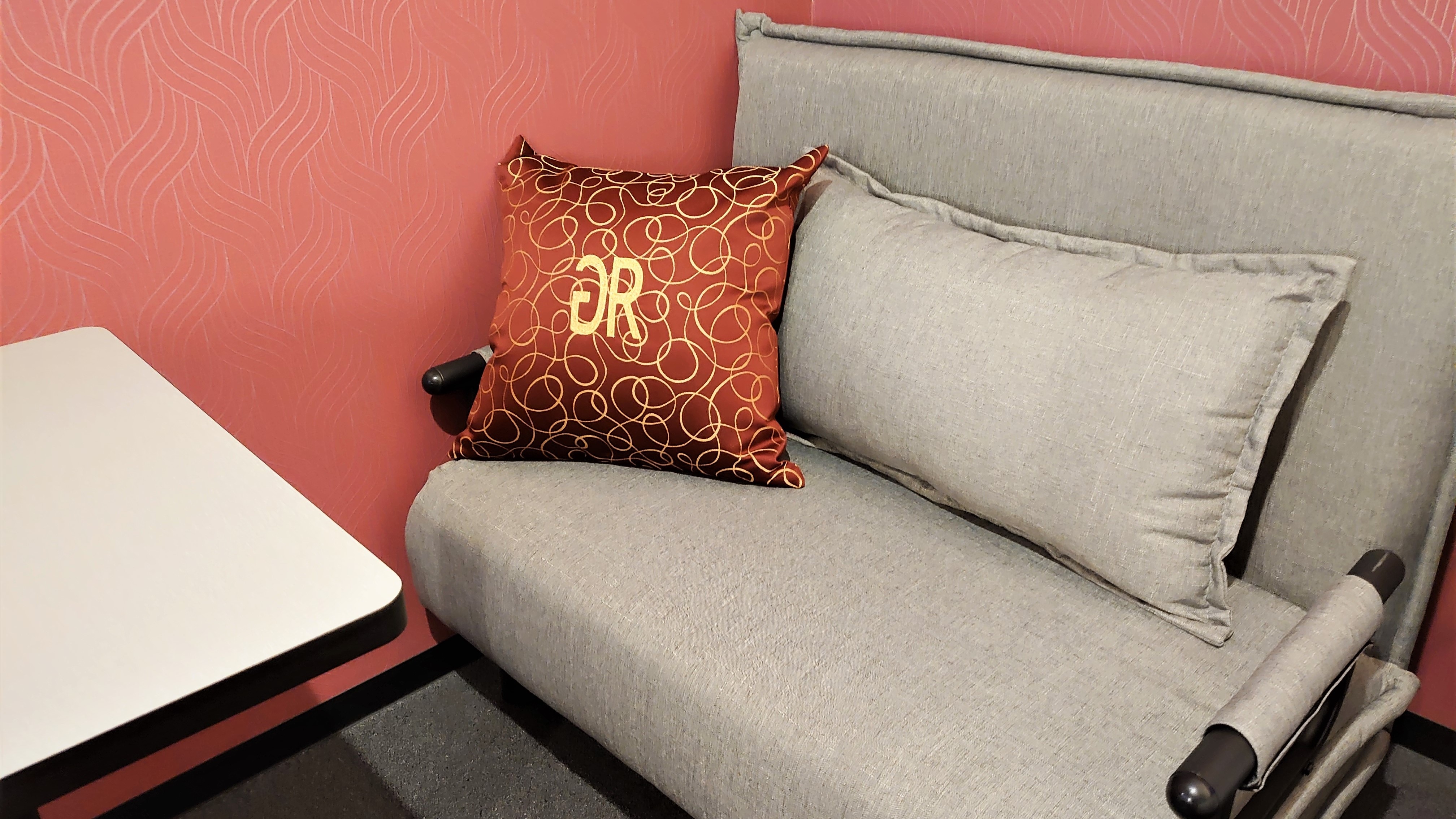 [6th-10th floor] Premium single (with sofa)
