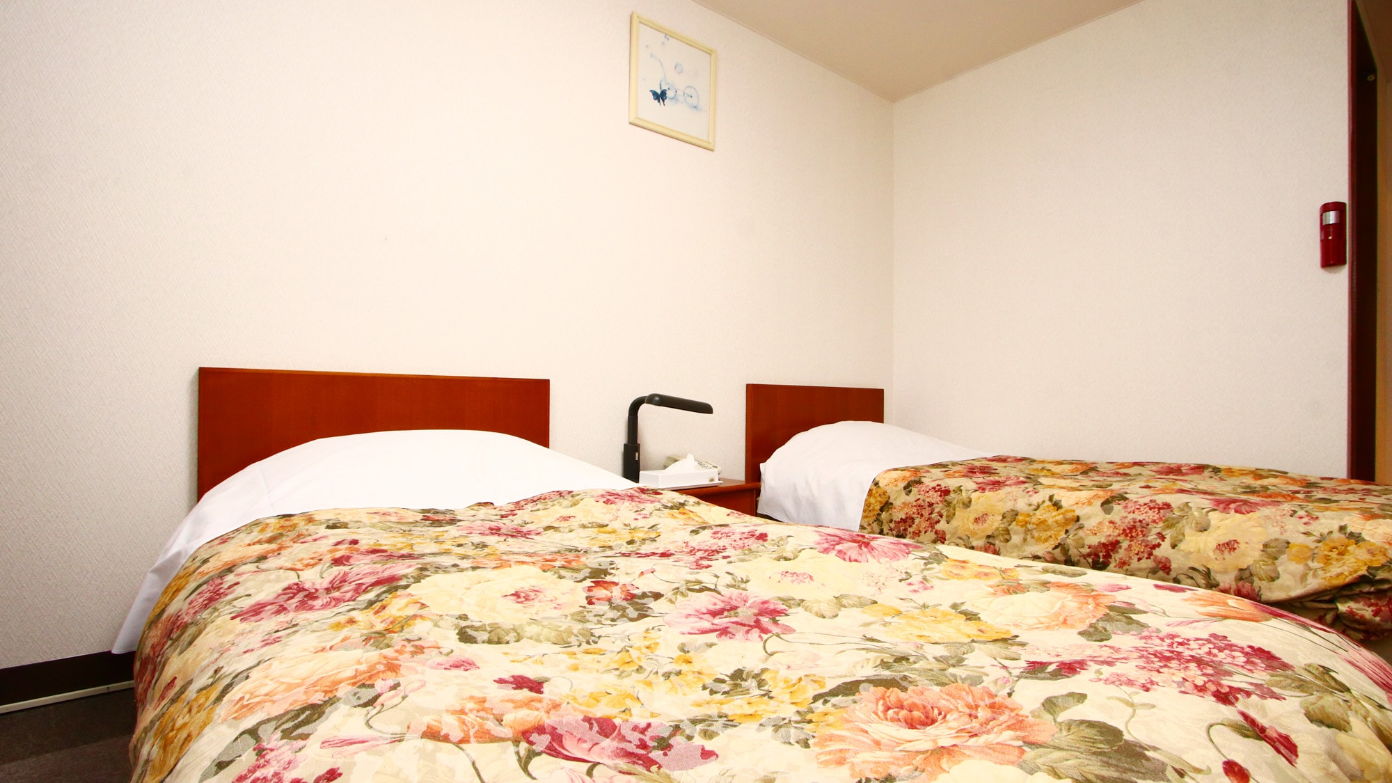 Twin room in the main building, equipped with a washlet toilet