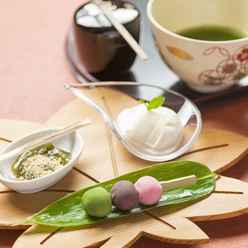 Welcome Sweets-Hospitality with the finest sweets produced by a Japanese sweets shop ...