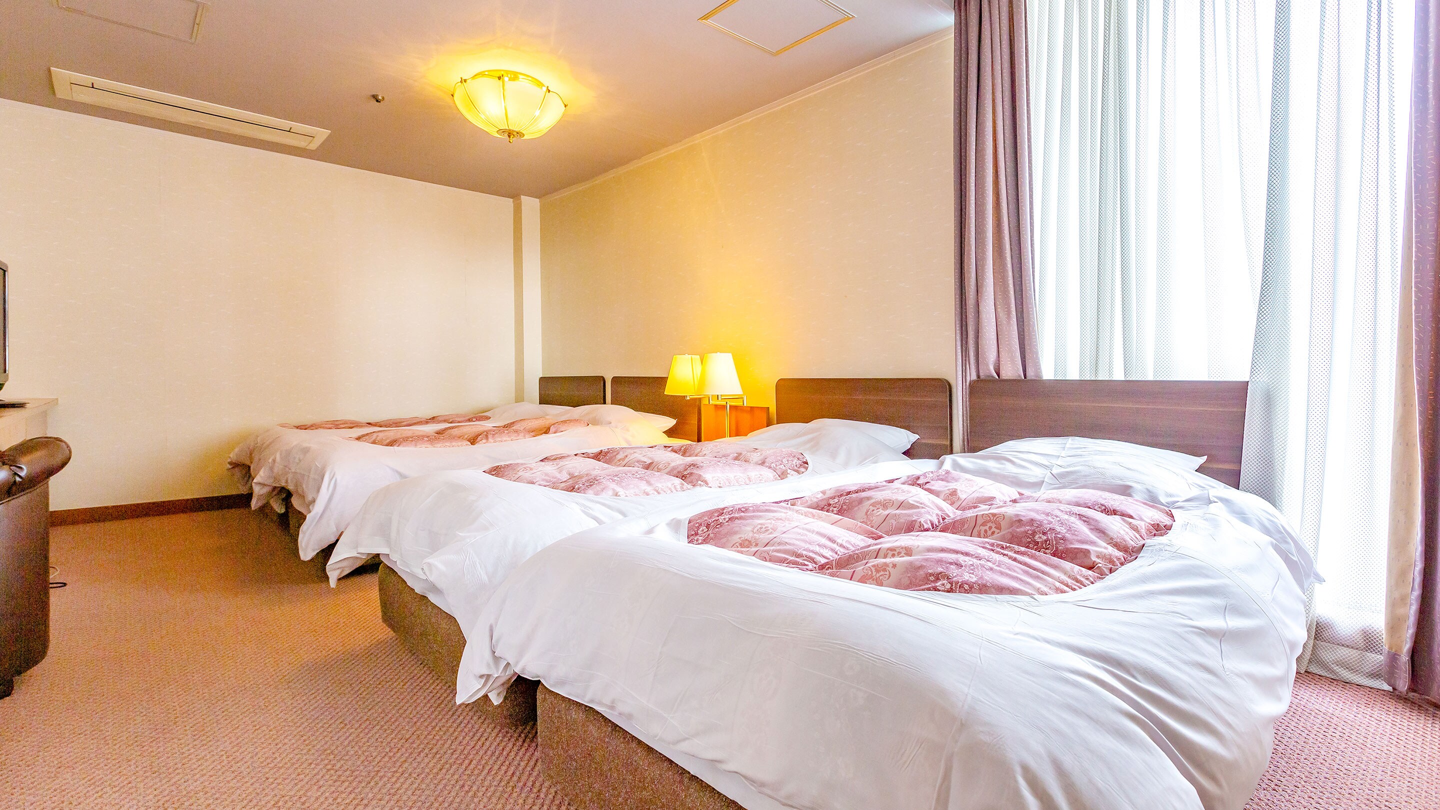 Phòng kiểu Nhật-Tây kiểu Suite có 15 phòng tắm trong nhà trải chiếu tatami