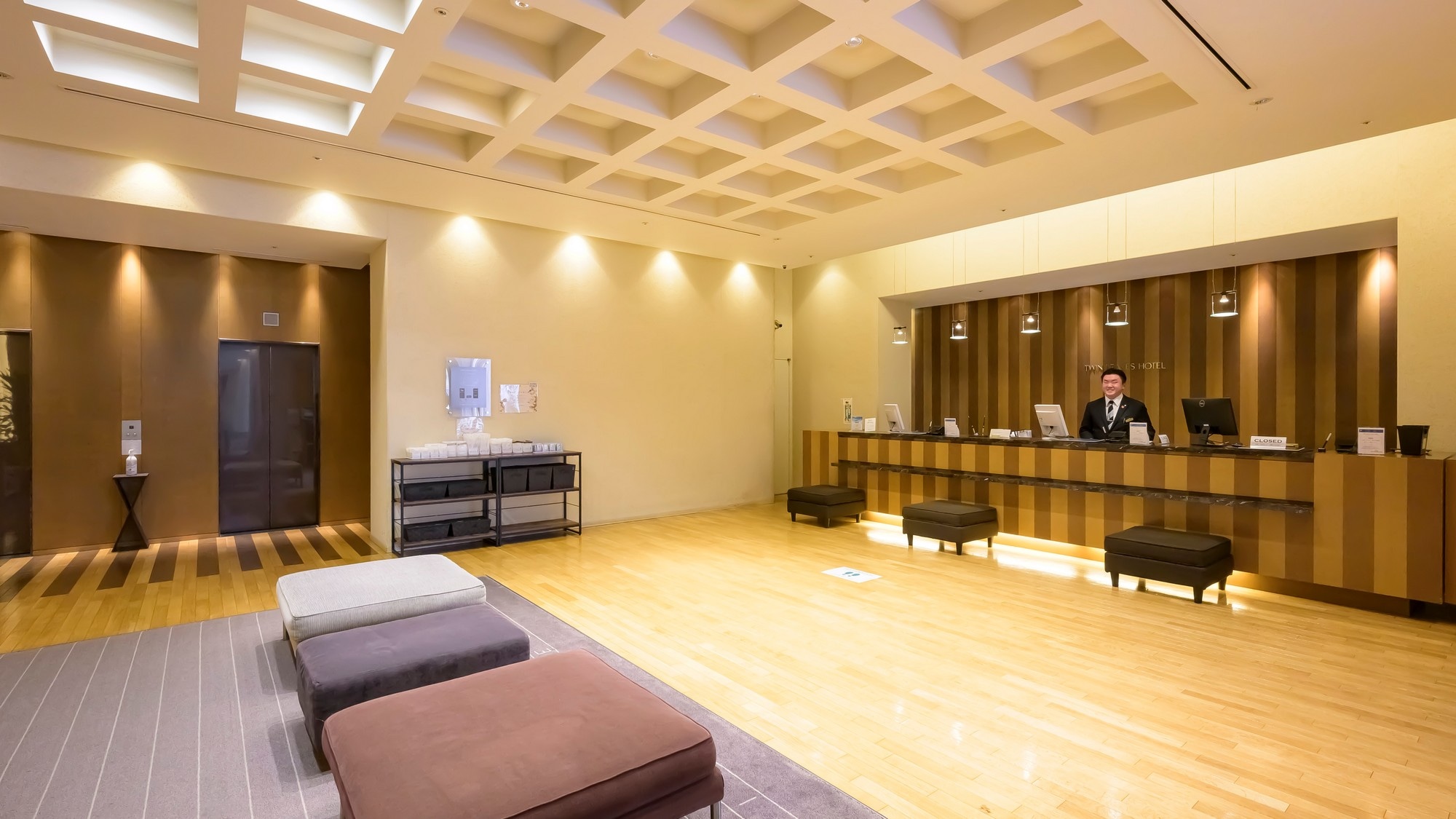 [Front Desk] If you need anything, please contact the front desk.