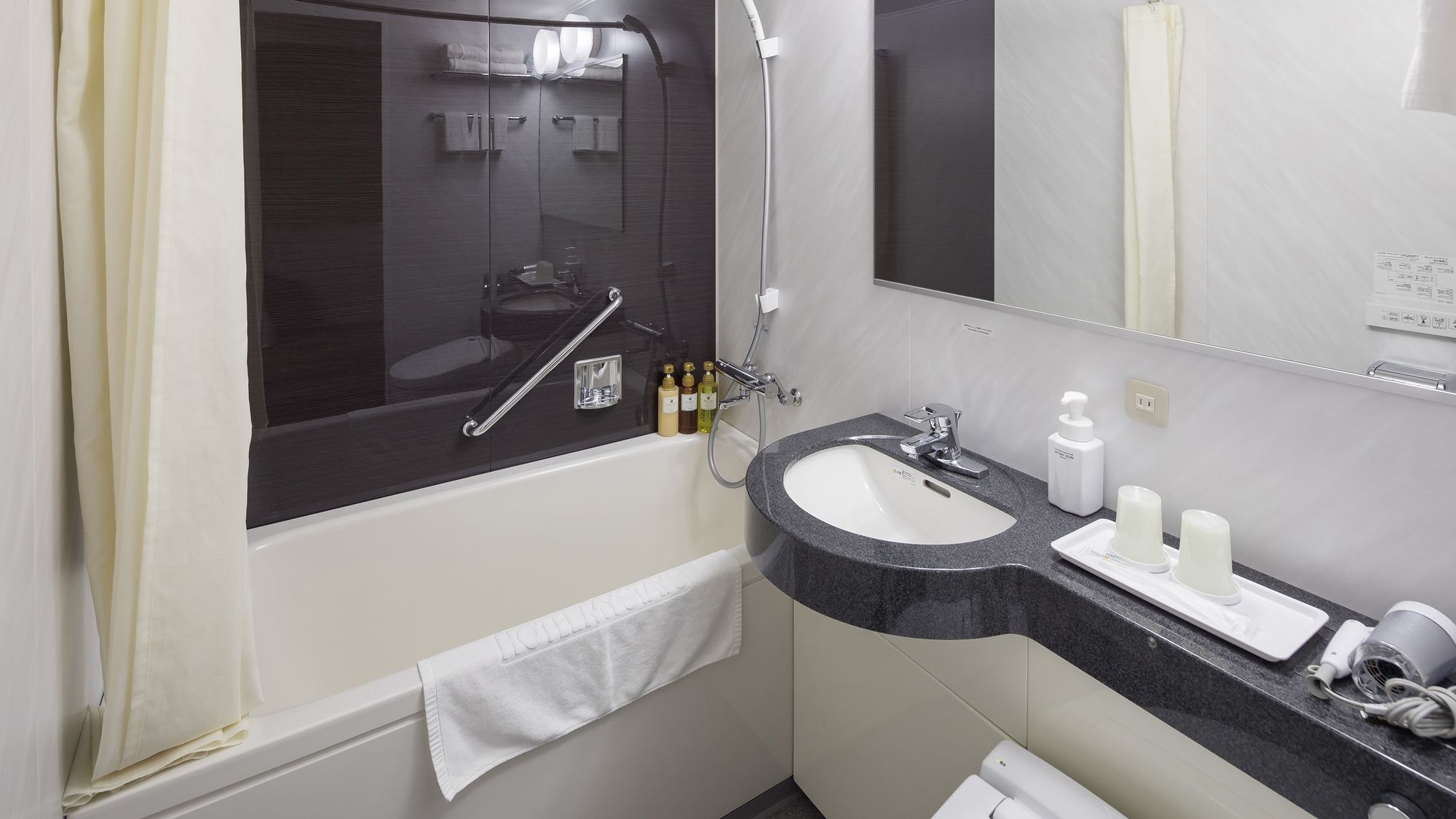 Deluxe Twin Bathroom