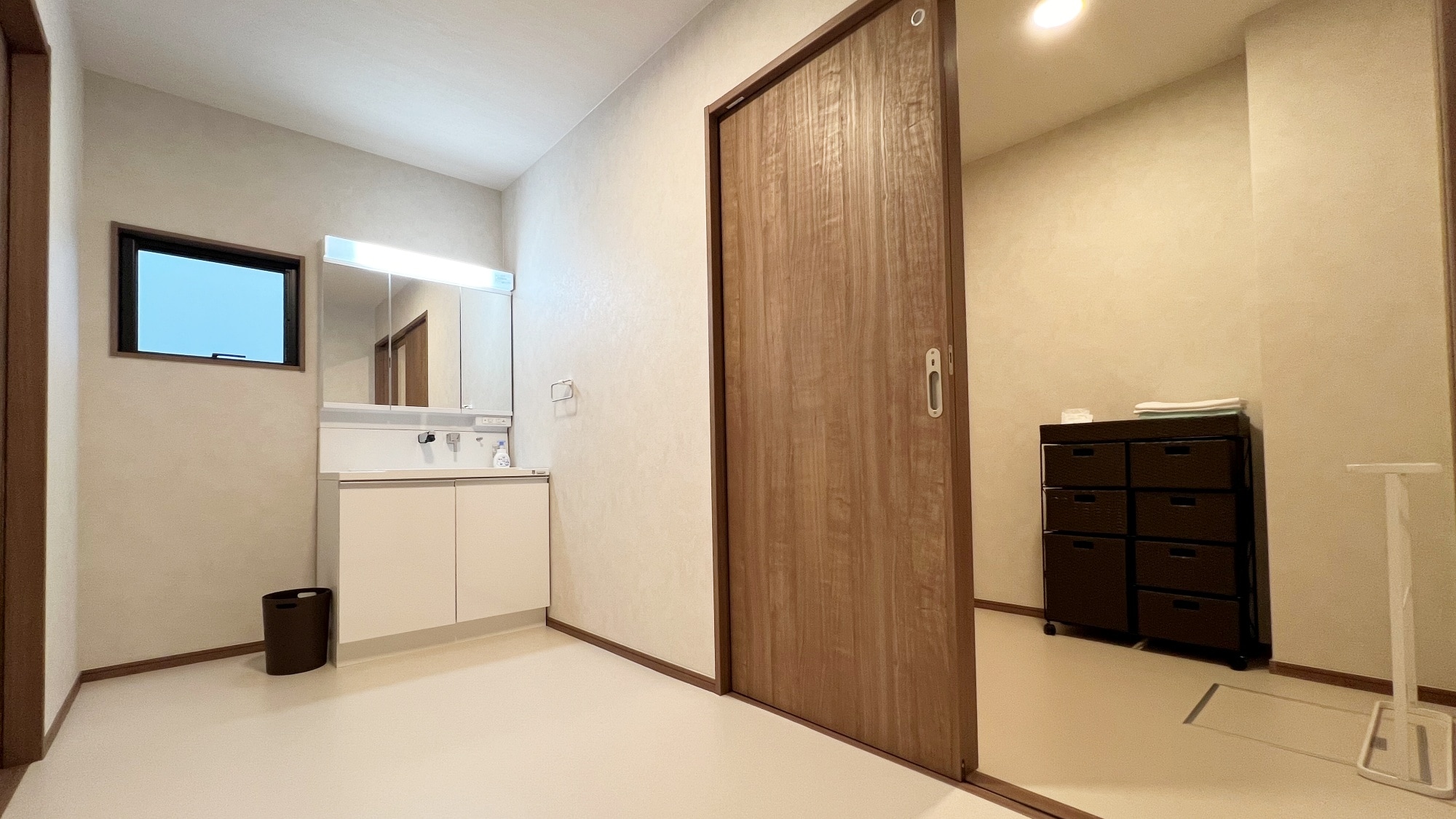 Standard Plus Room (1-3 persons) with bath, toilet and washbasin