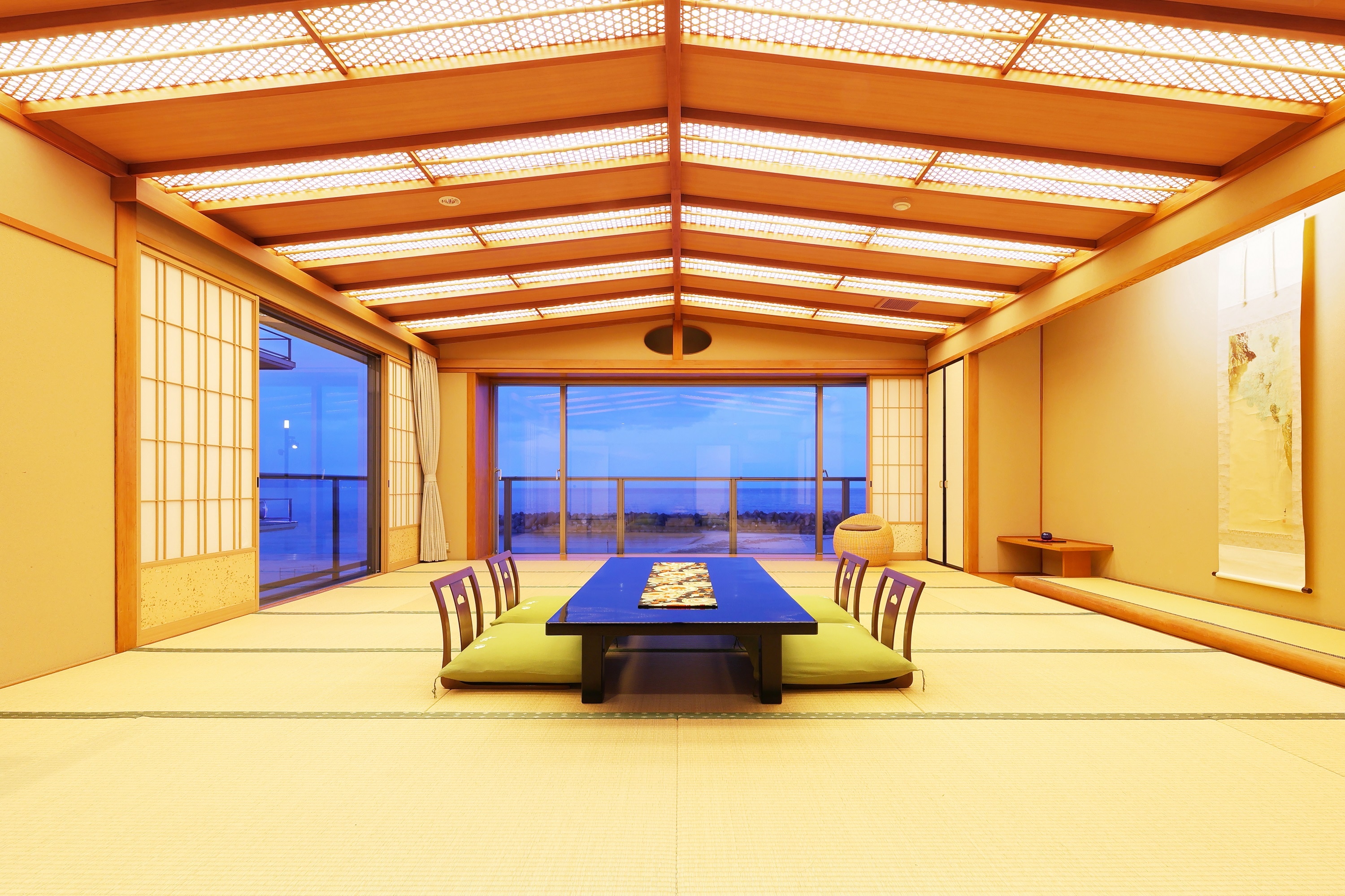 Large room with massage chair facing the ocean 201