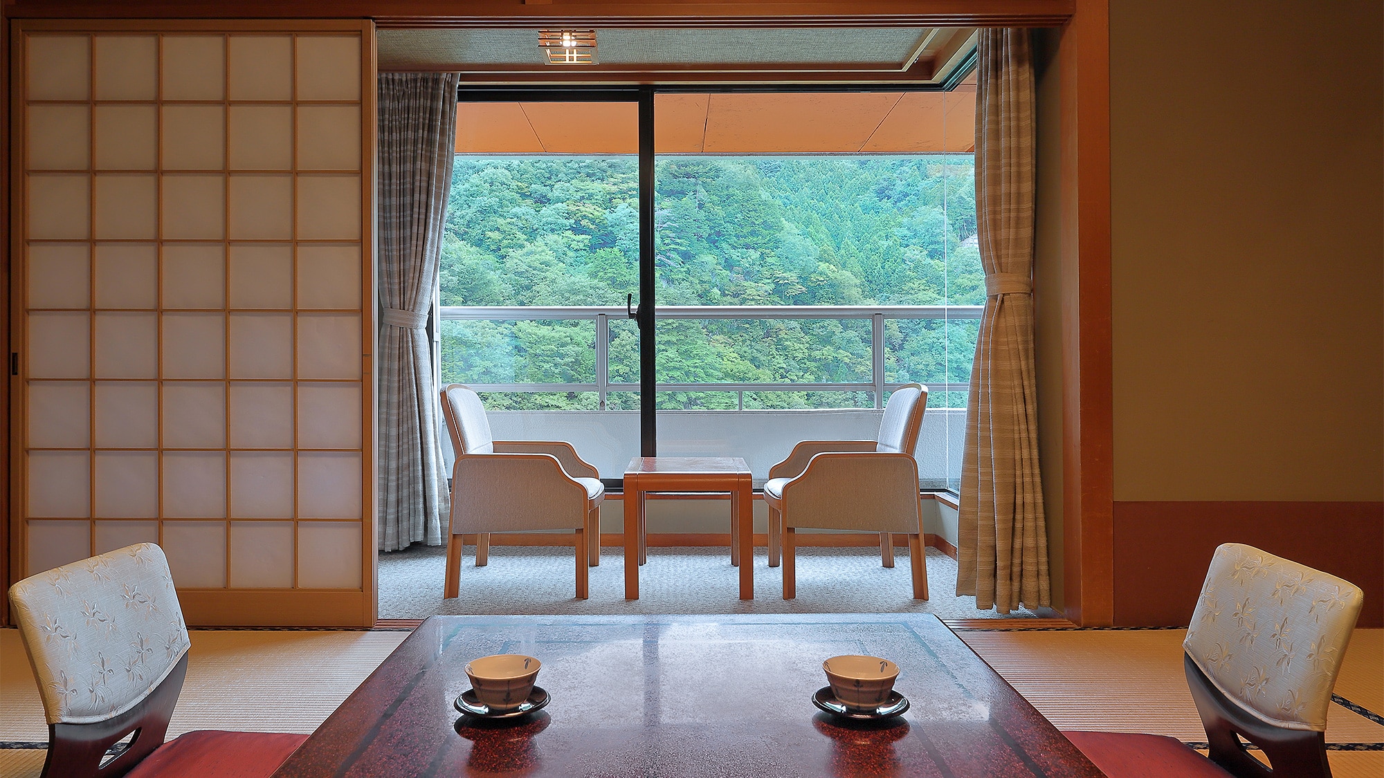 [5th floor - 9th floor Japanese-style room] 12.5 tatami + 4.5 tatami room