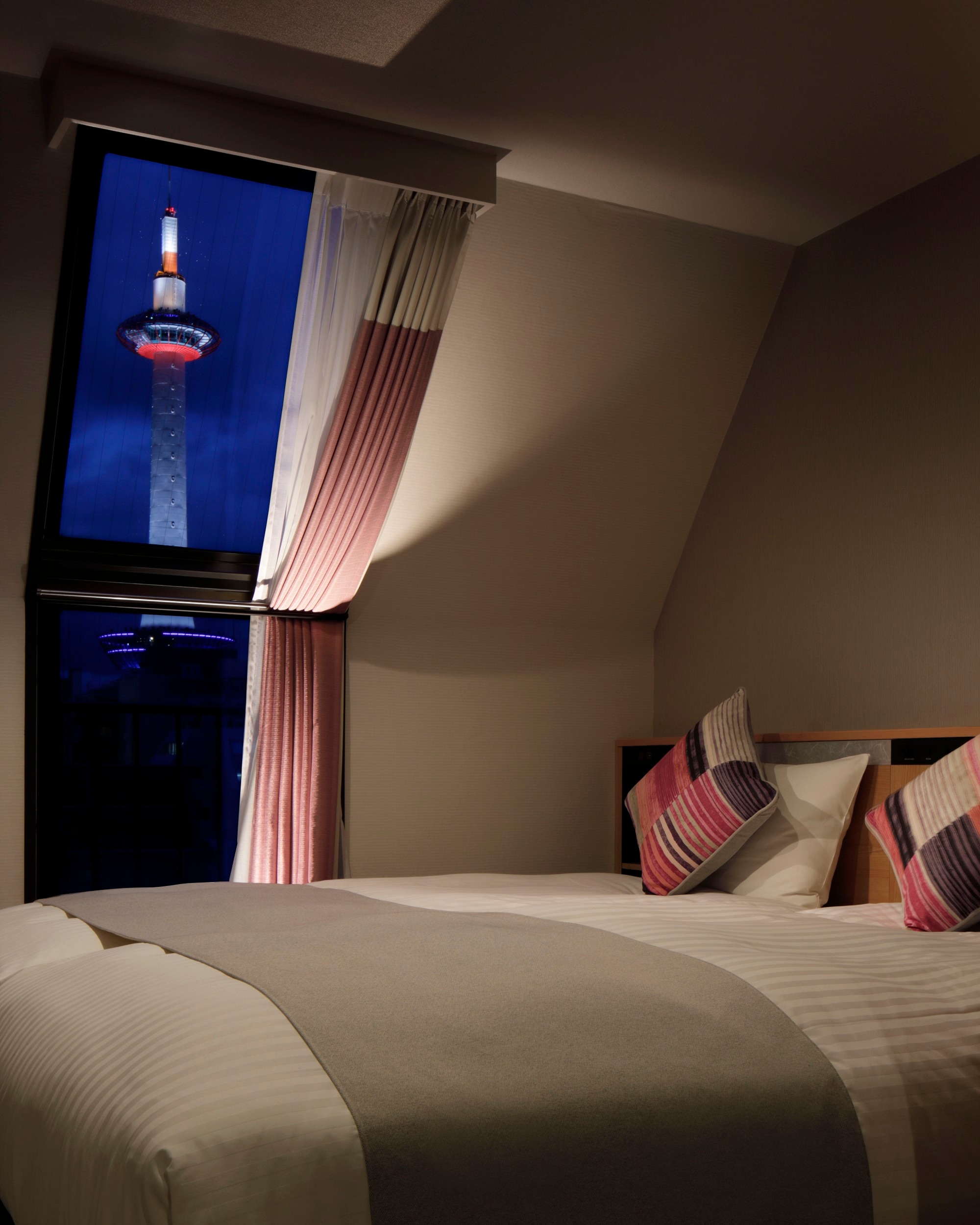 Contoh kamar dengan pemandangan Menara Kyoto