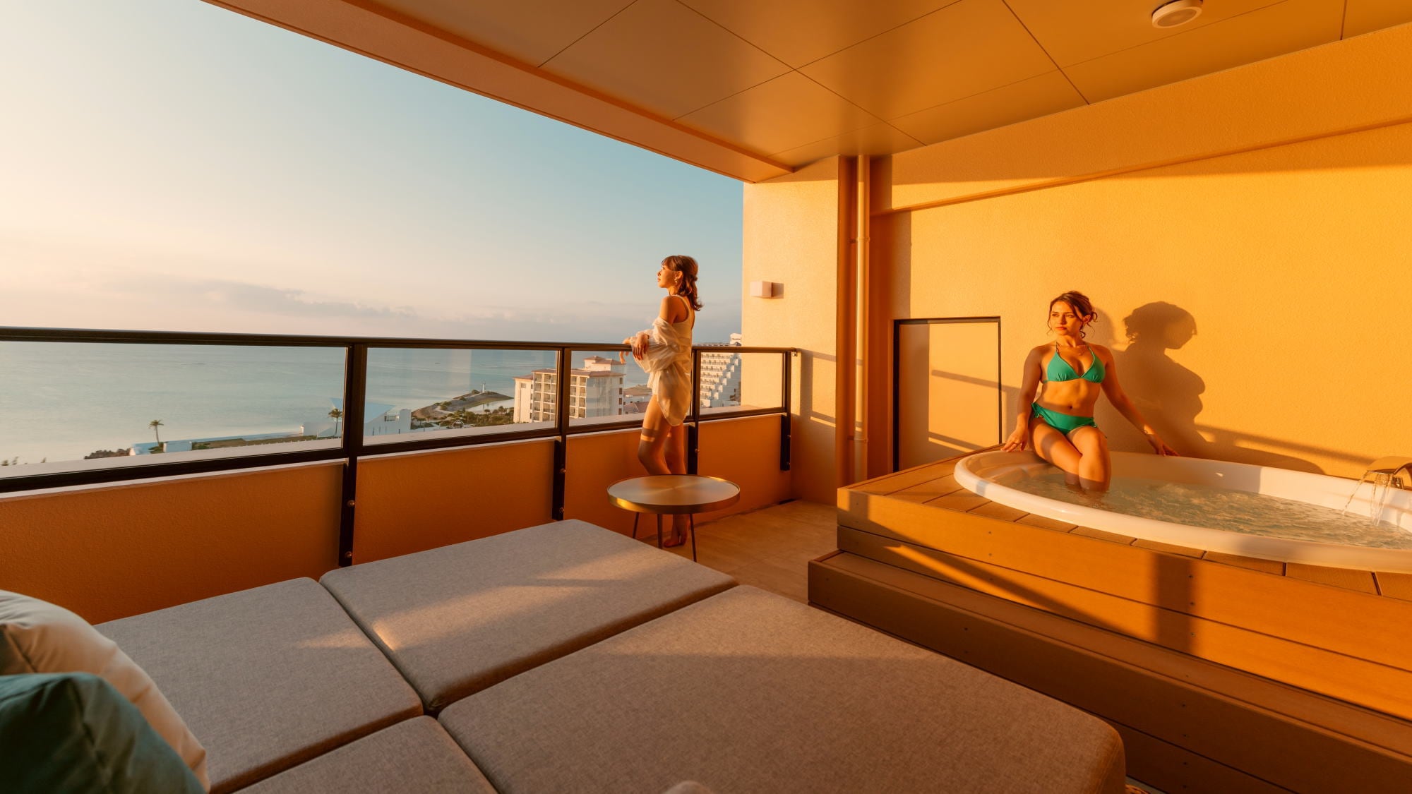 [Guest rooms] All rooms have outdoor jetted baths (cold and hot water available) *The image shows the Ocean Terrace Deluxe.