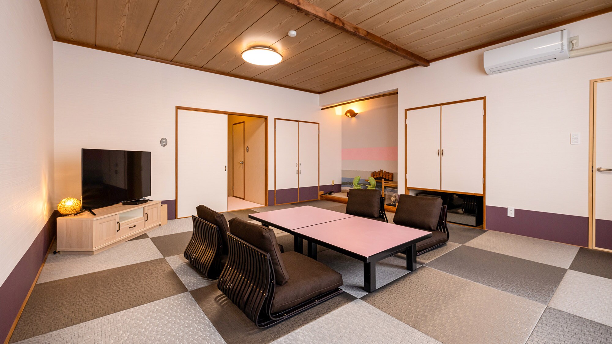 ・[Kanaroku] A tatami room where you can stretch out and relax.