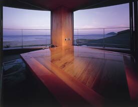 Waiting bath (cypress)