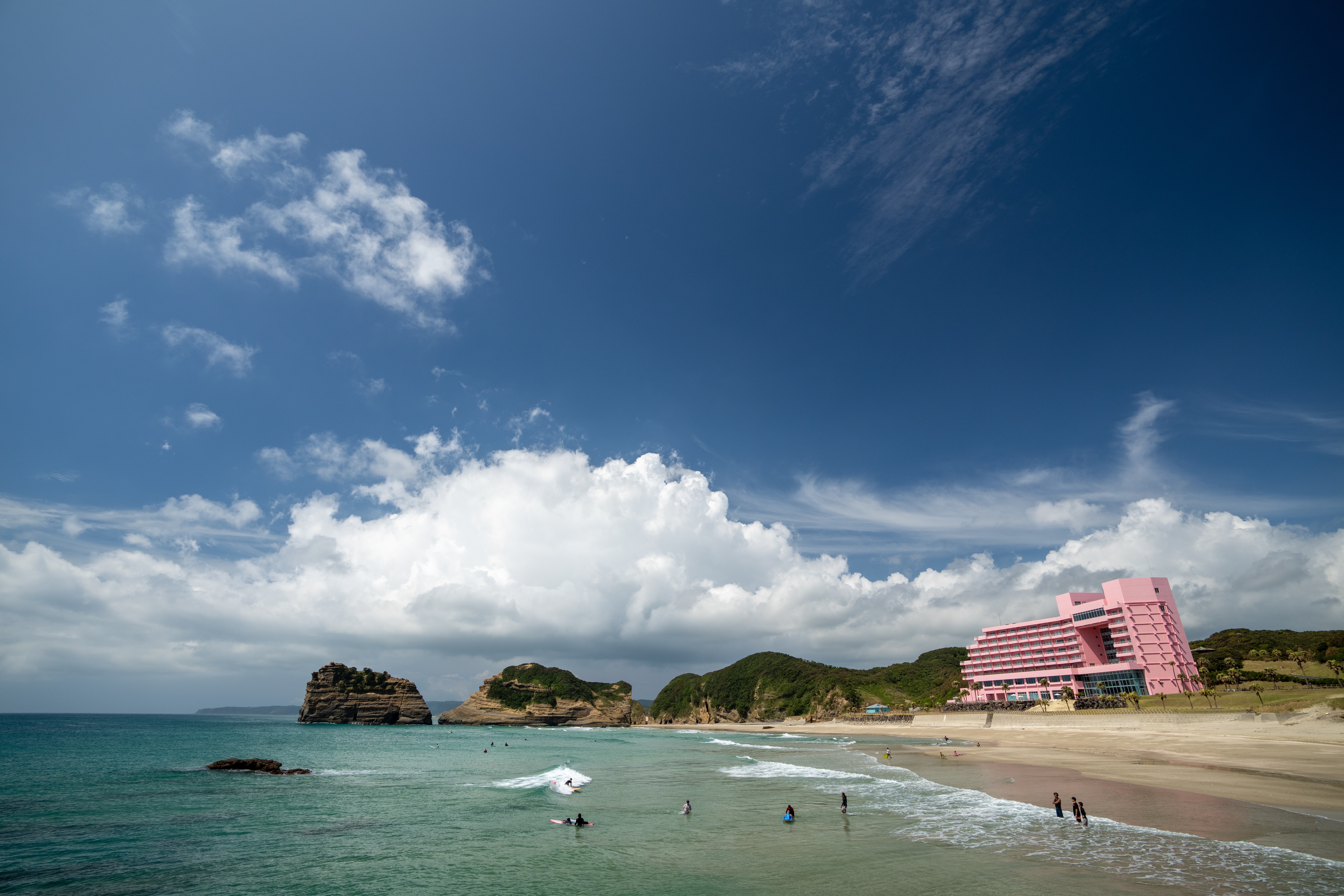 Tanegashima Iwasaki Hotel: a resort where you can surf on the beach