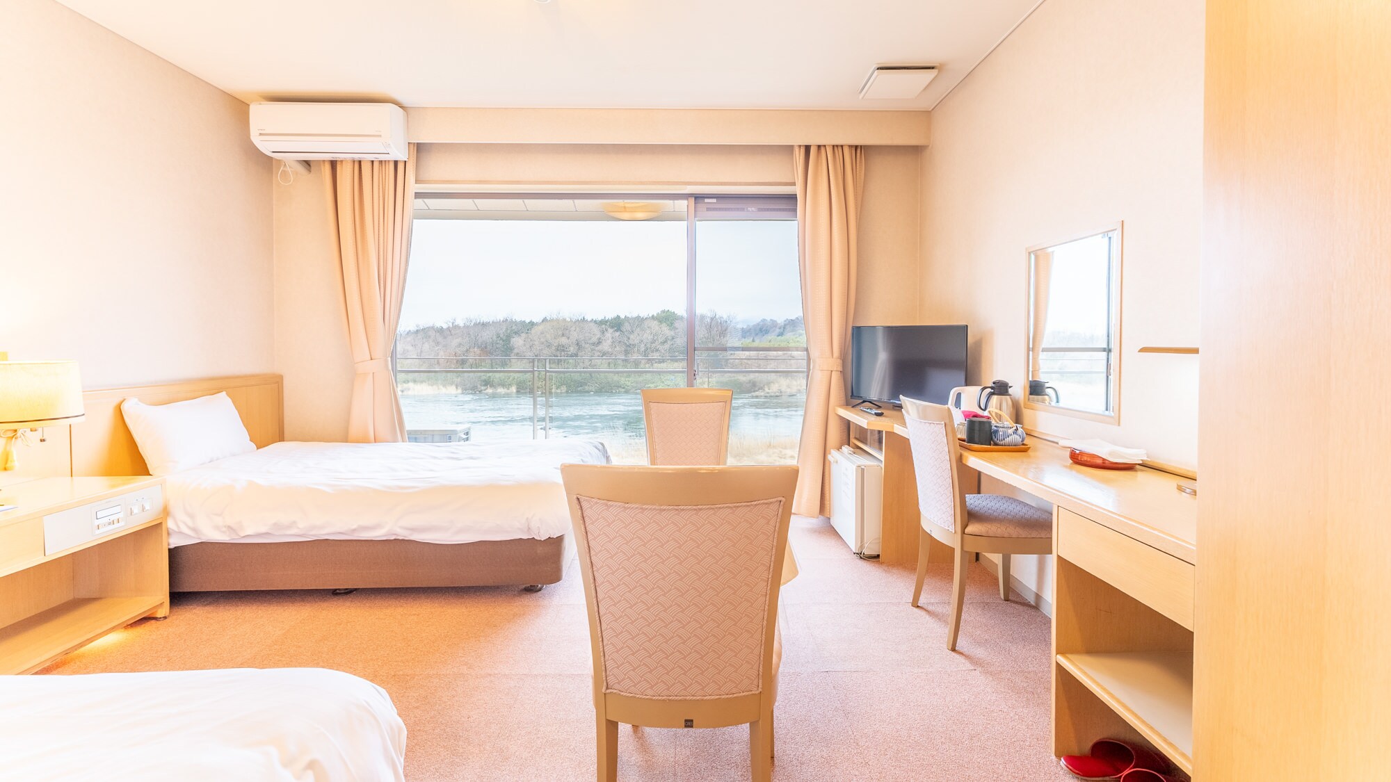 Barrier-free rooms, wheelchair accessible, indoor bath [views of Mt. Haruna and the Tone River]