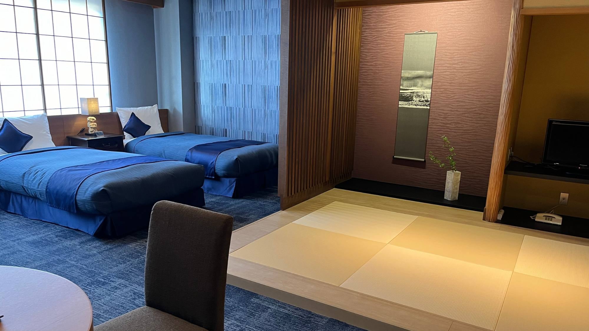 [East Wing <Corner Room> Renovated Japanese-Western Room] Up to 4 people can stay
