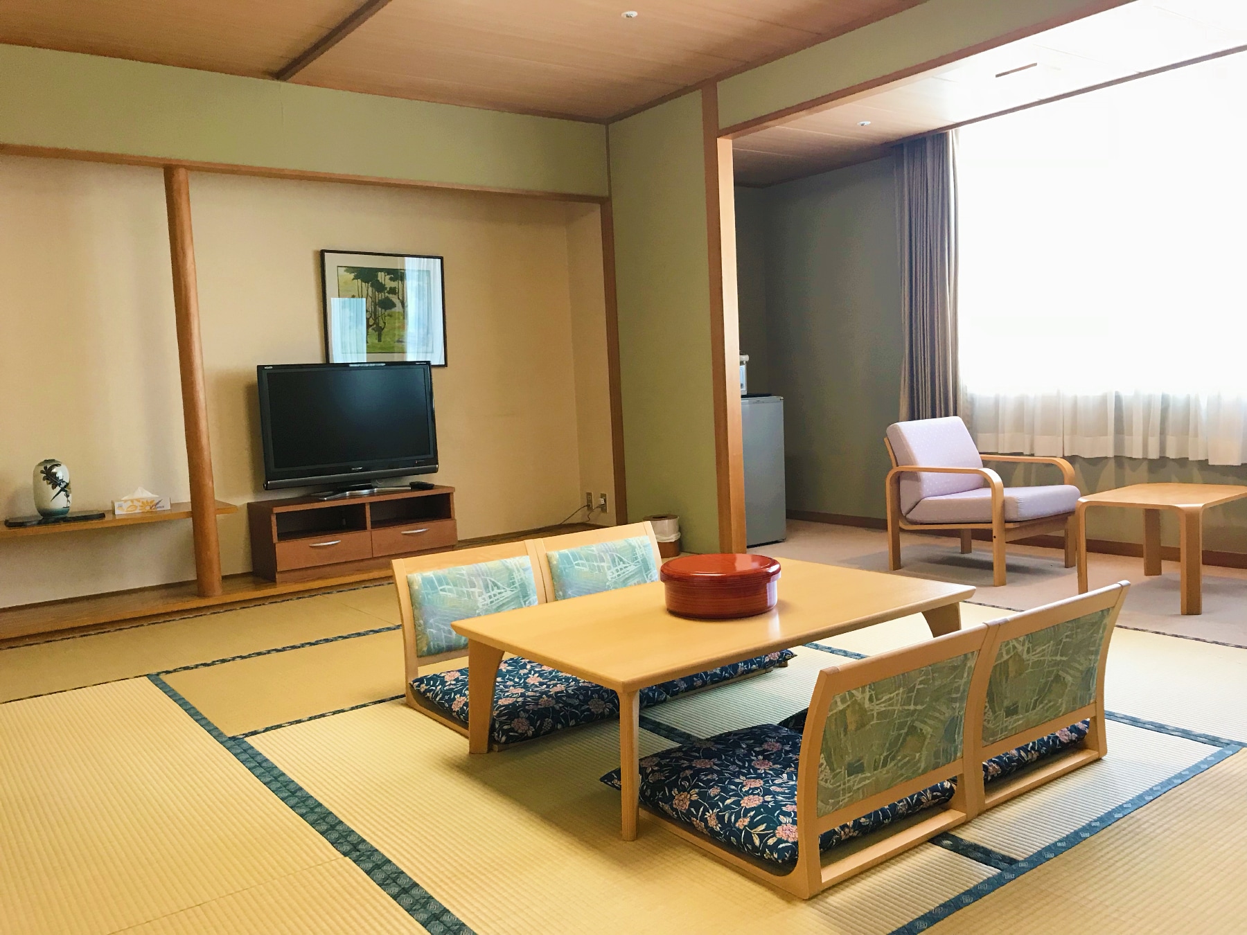 Japanese-style room (10 tatami mats)